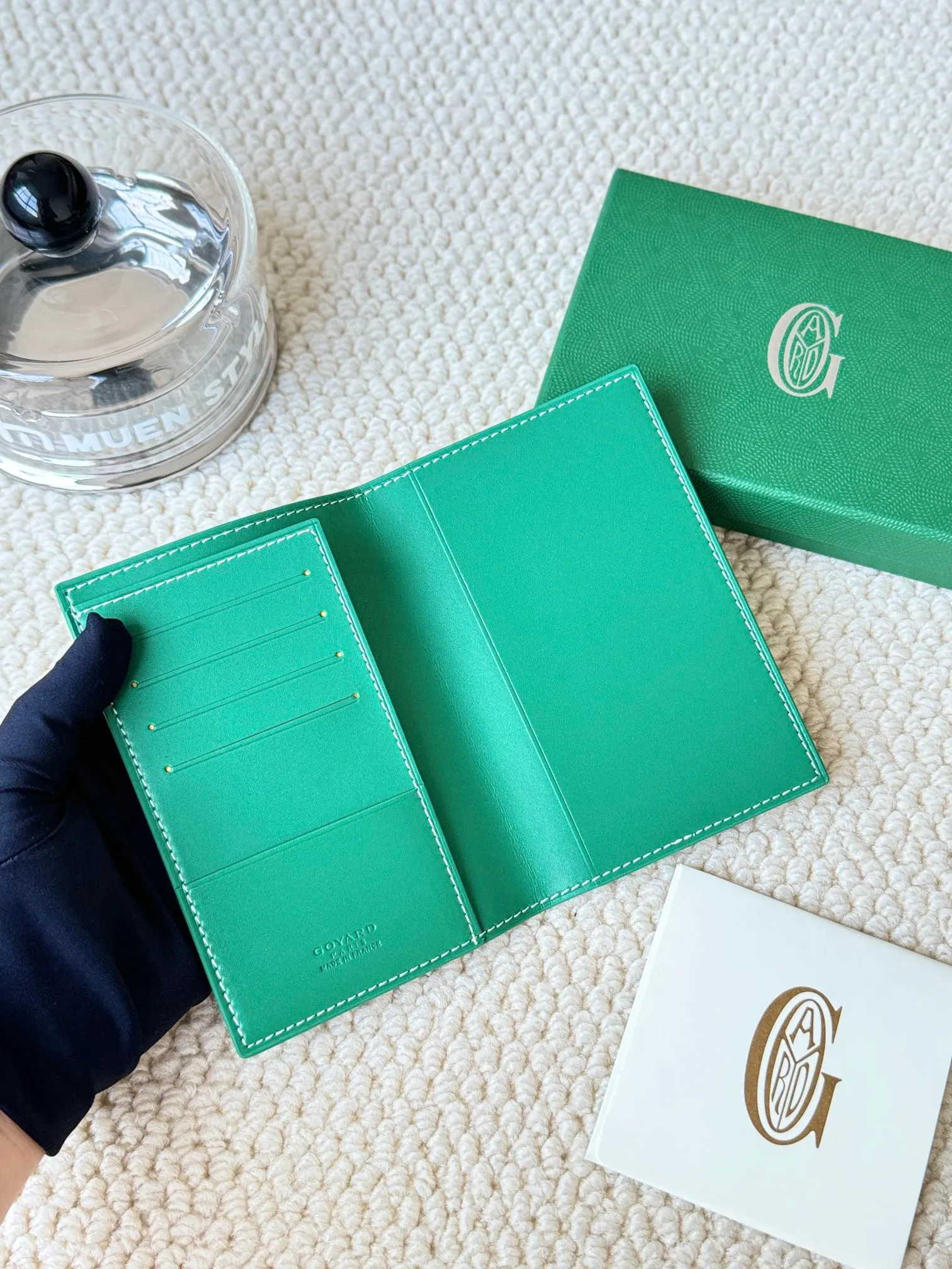 💰120 Goyard Passport Holder Goyardine Canvas & Vauzelles Calfskin No.: 804 Eleven colors. The country is open. The first choice for overseas travel. Multiple colors available. Can be used as a couple. It’s yyds to give as a gift for your own use! A super convenient passport holder with four card slots + two compartments for traveling. Small and portable, good-looking. Material: goyarine canvas and Vauzelles calfskin. Size: 14✖️10✖️1.5cm