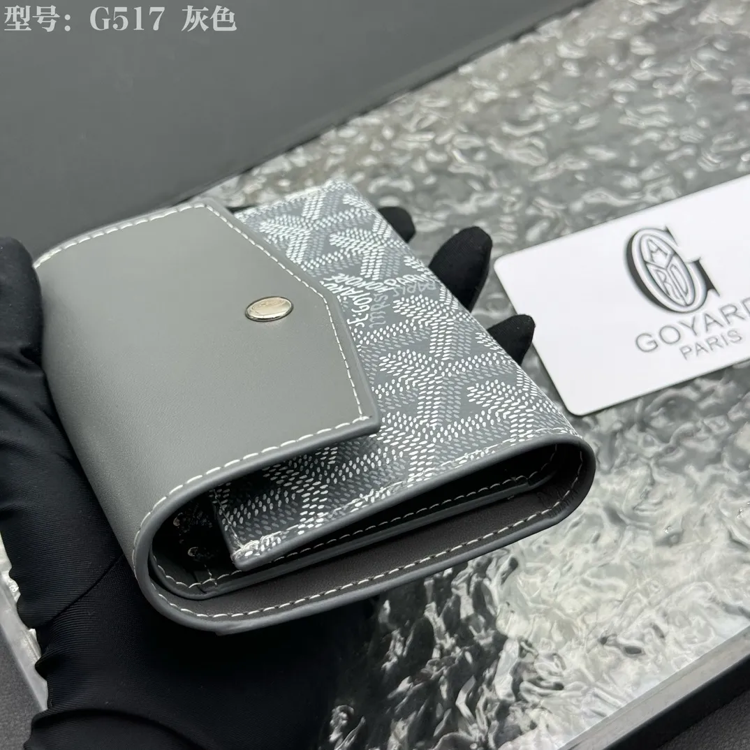 💰120 💎Top Original 𝑮𝑶𝒀𝑨𝑹𝑫 𝑽𝒊𝒄𝒕𝒐𝒊𝒓𝒆 The wallet has a small and compact design that can store cards, banknotes and documents. It's sized to fit in a bag or in a jacket or pants pocket. The Insert Victoire Card Holder can be placed inside the Victoire Wallet to store even more cards. Style number: G517 Size: 12*9*3