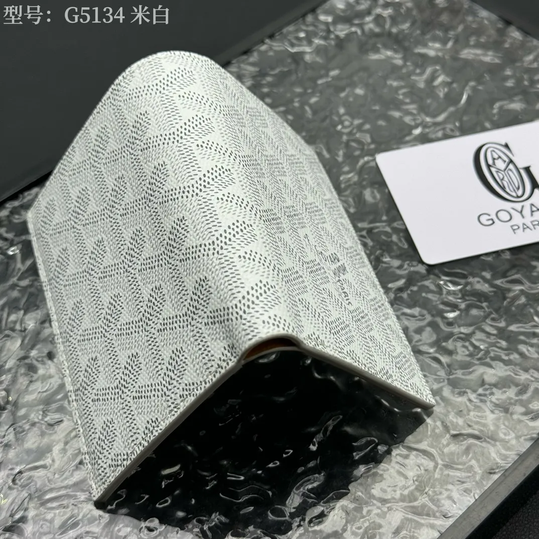 💰100 💎Top original 𝑺𝒂𝒊𝒏𝒕 𝑷𝒊𝒆𝒓𝒓𝒆 𝐠𝐨𝐲𝐚𝐫𝐝 Hot style 💕 Goya wallet card holder It is fully functional and has a large-sized banknote pocket that can hold cards, documents and banknotes at the same time. The compact design is just right for putting in a jacket or pants pocket. Style number: G5134 Size:7.5*1.5*11cm.