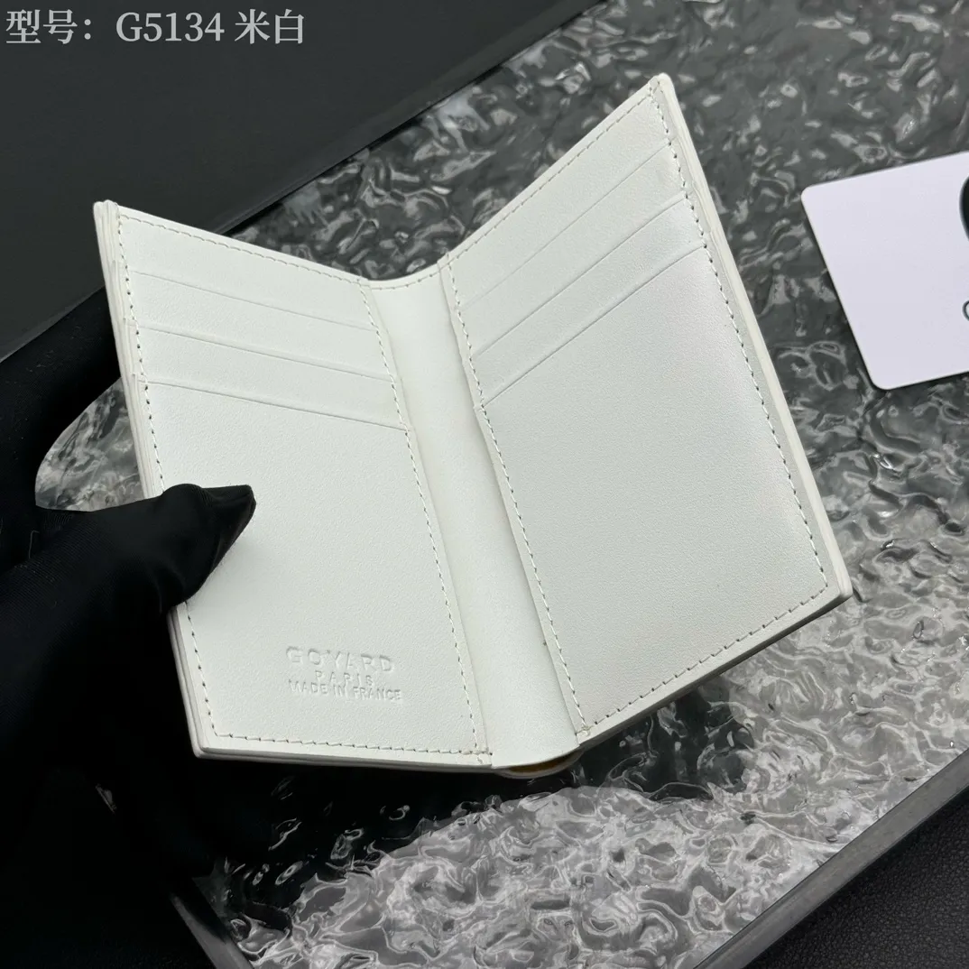 💰100 💎Top original 𝑺𝒂𝒊𝒏𝒕 𝑷𝒊𝒆𝒓𝒓𝒆 𝐠𝐨𝐲𝐚𝐫𝐝 Hot style 💕 Goya wallet card holder It is fully functional and has a large-sized banknote pocket that can hold cards, documents and banknotes at the same time. The compact design is just right for putting in a jacket or pants pocket. Style number: G5134 Size:7.5*1.5*11cm.