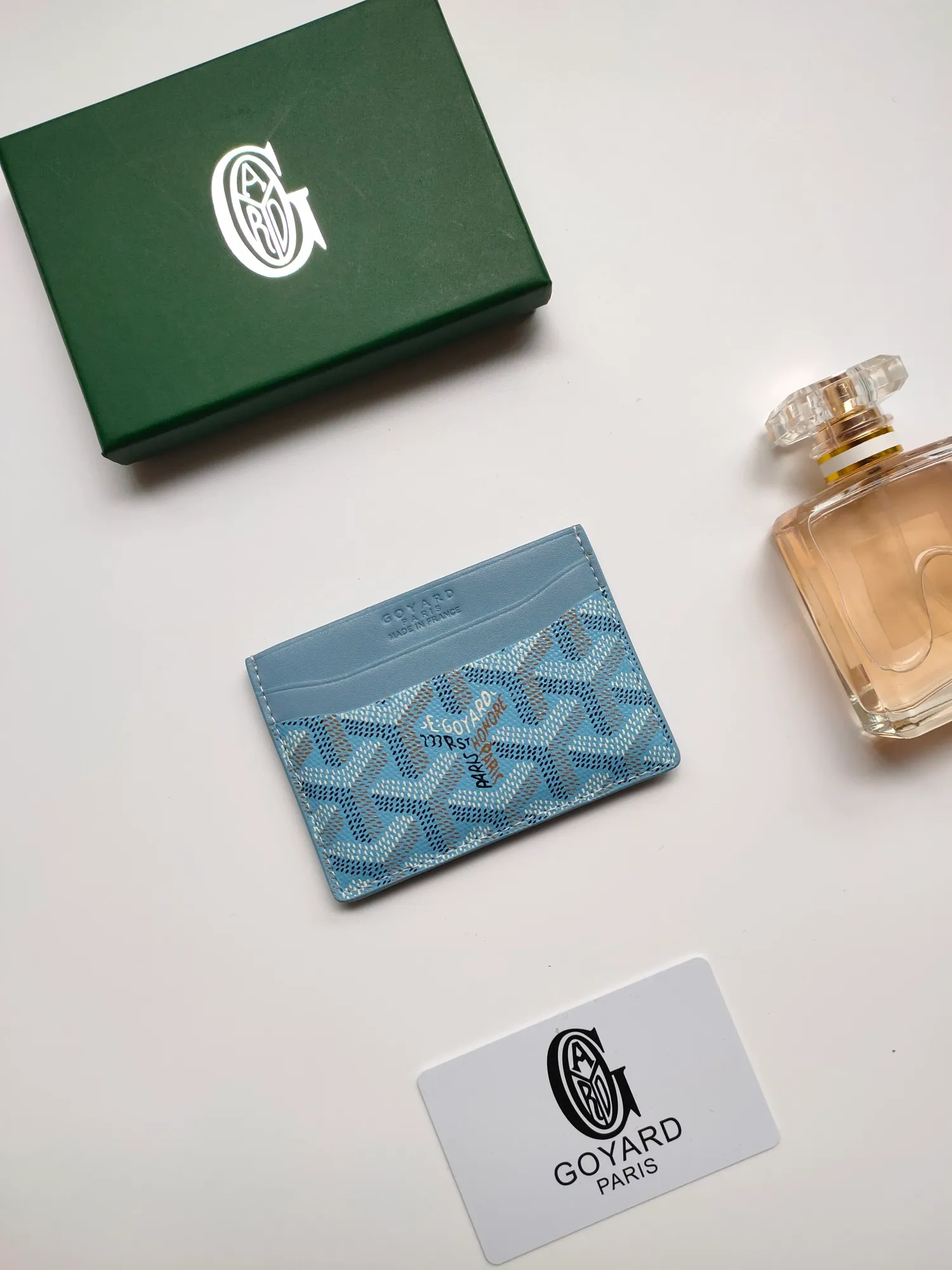 ￥90💰GOYARD Goya Classic👍🏻Saint-Sulpice card holder has a small and compact design, and its central pocket can store cards, documents or folded banknotes. The compact design fits nicely in a jacket or pants pocket. Style number: 9636 Size: 7 x10.5 cm