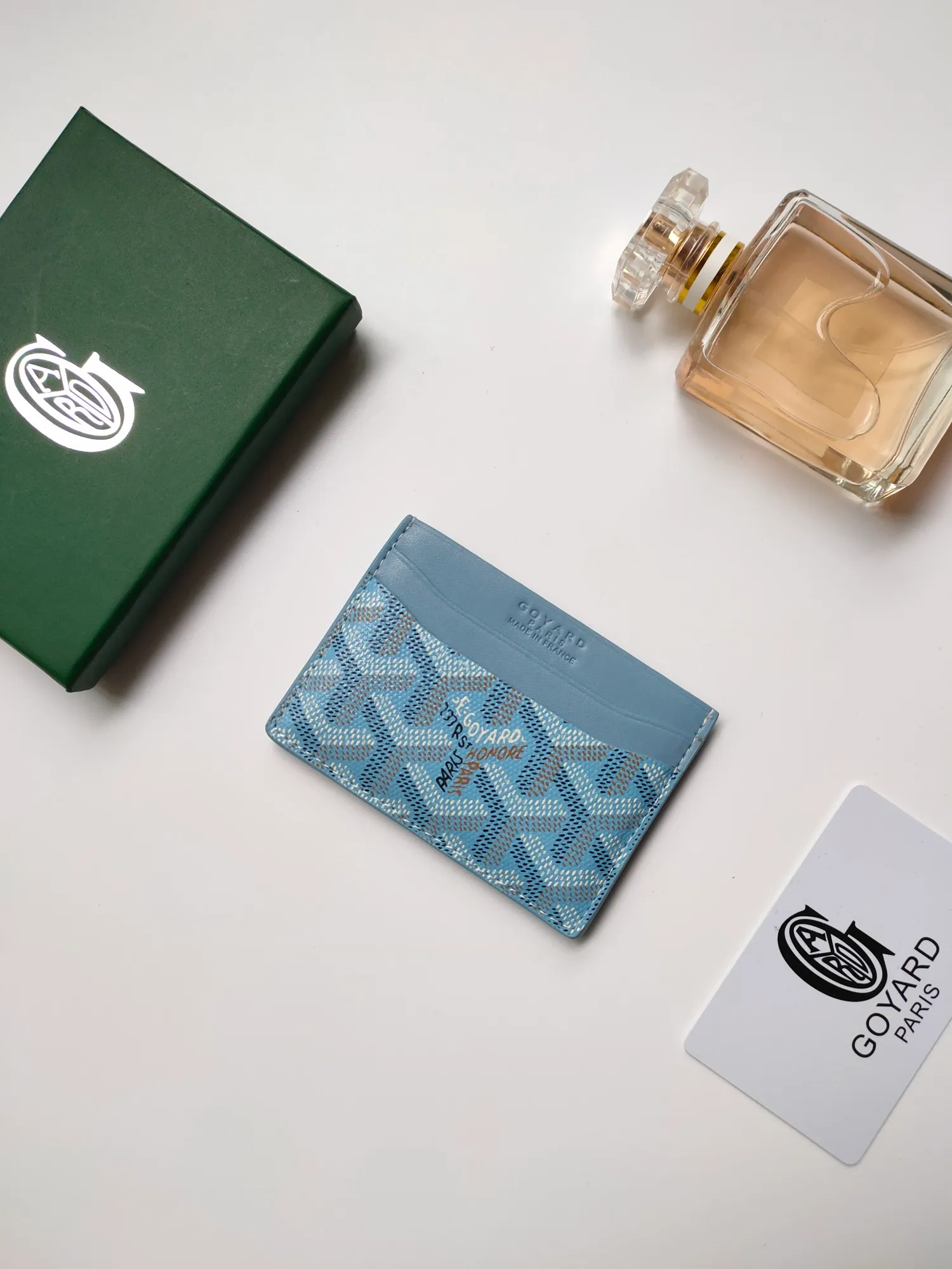 ￥90💰GOYARD Goya Classic👍🏻Saint-Sulpice card holder has a small and compact design, and its central pocket can store cards, documents or folded banknotes. The compact design fits nicely in a jacket or pants pocket. Style number: 9636 Size: 7 x10.5 cm