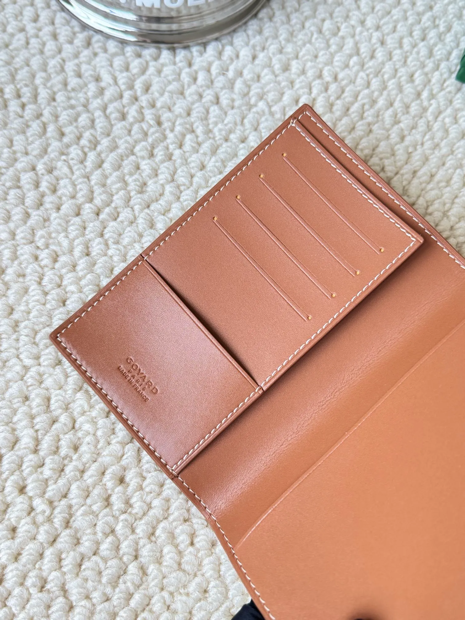 💰120 Goyard Passport Holder Goyardine Canvas & Vauzelles Calfskin No.: 804 Eleven colors. The country is open. The first choice for overseas travel. Multiple colors available. Can be used as a couple. It’s yyds to give as a gift for your own use! A super convenient passport holder with four card slots + two compartments for traveling. Small and portable, good-looking. Material: goyarine canvas and Vauzelles calfskin. Size: 14✖️10✖️1.5cm