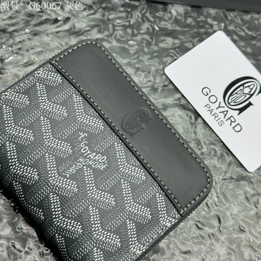 💰110 💎Top original 𝐠𝐨𝐲𝐚𝐫𝐝 Hot style 💕 Goya wallet short Matignon Mini coin purse with full zipper closure design. Its central compartment holds coins, while its interior patch pocket holds cards or small IDs. Style number: G60067 Size: 10.4*7.5*1.8cm