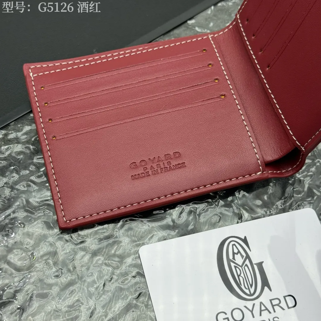 💰110 💎Upgraded original version 𝐠𝐨𝐲𝐚𝐫𝐝 Hot style ❤️Goyard short wallet, Goyard 8-slot card slot wallet, the texture is perfect and can hold about 8-10 cards, it can hold cash, it is thin and does not stand up, it is classic, practical and attractive! If you want to create a short clip with a feeling that is different from others and has a deep taste, it must be him! size: 11*9 (cm) model: G5126