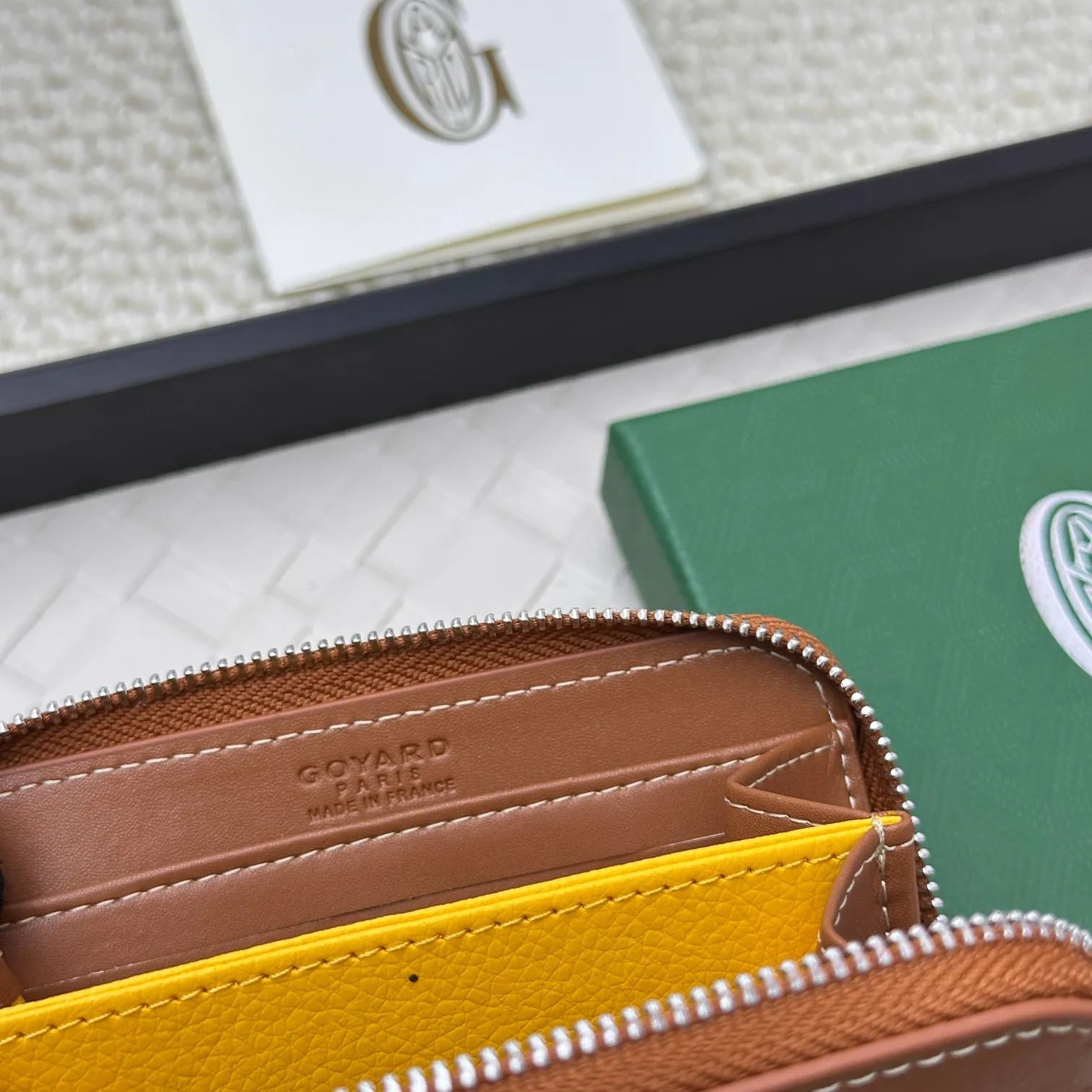 💰140 GOYARD Matignon Mini coin purse features a full zipper closure. Its central compartment holds coins, while its interior patch pocket holds cards or small IDs. No.: 805 Size: 10.4*7.5*1.8cm