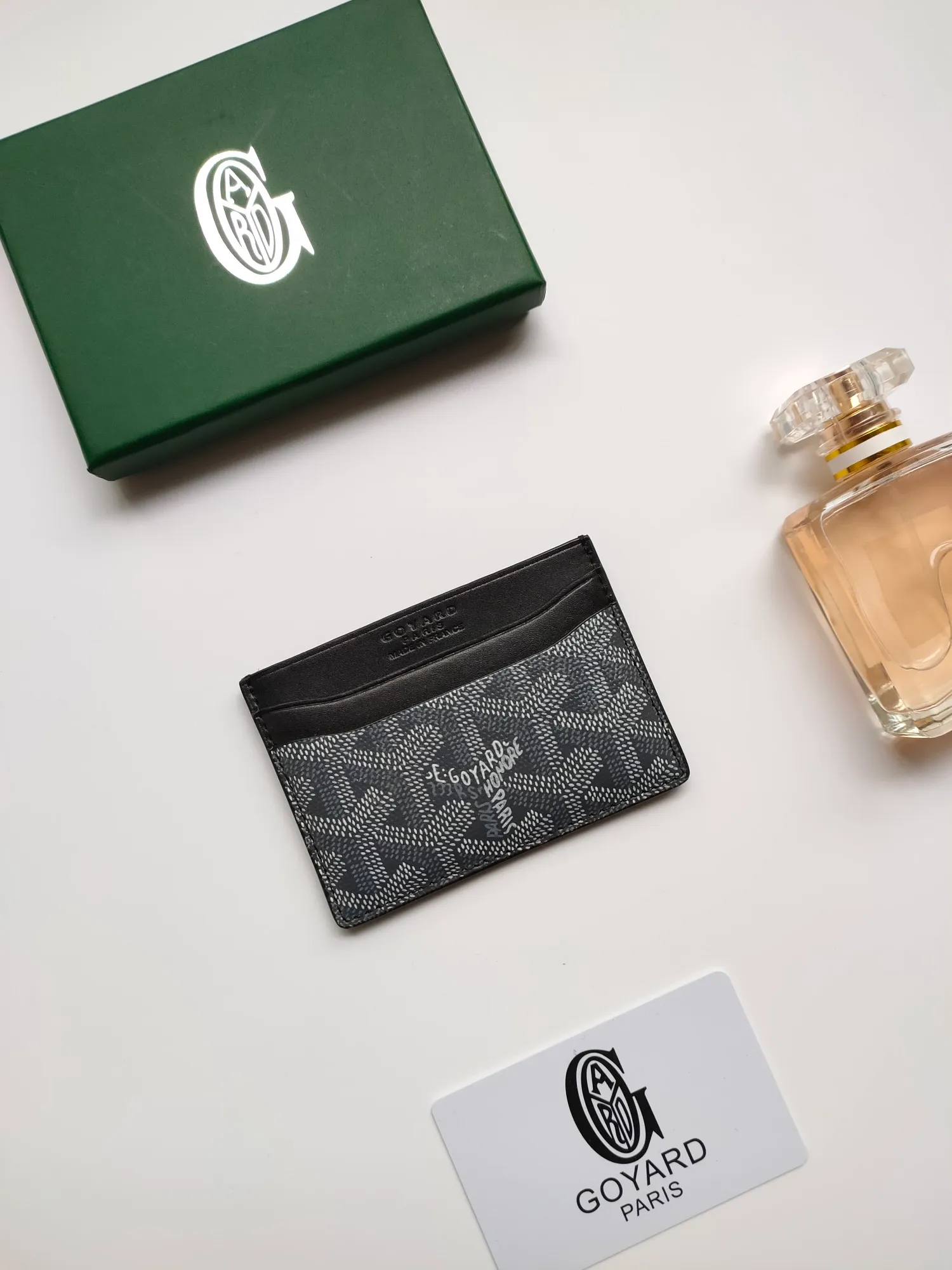 ￥90💰GOYARD Goya Classic👍🏻Saint-Sulpice card holder has a small and compact design, and its central pocket can store cards, documents or folded banknotes. The compact design fits nicely in a jacket or pants pocket. Style number: 9636 Size: 7 x10.5 cm