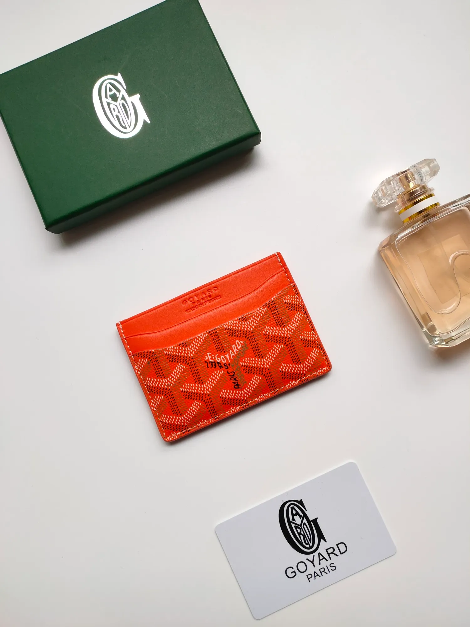 ￥90💰GOYARD Goya Classic👍🏻Saint-Sulpice card holder has a small and compact design, and its central pocket can store cards, documents or folded banknotes. The compact design fits nicely in a jacket or pants pocket. Style number: 9636 Size: 7 x10.5 cm