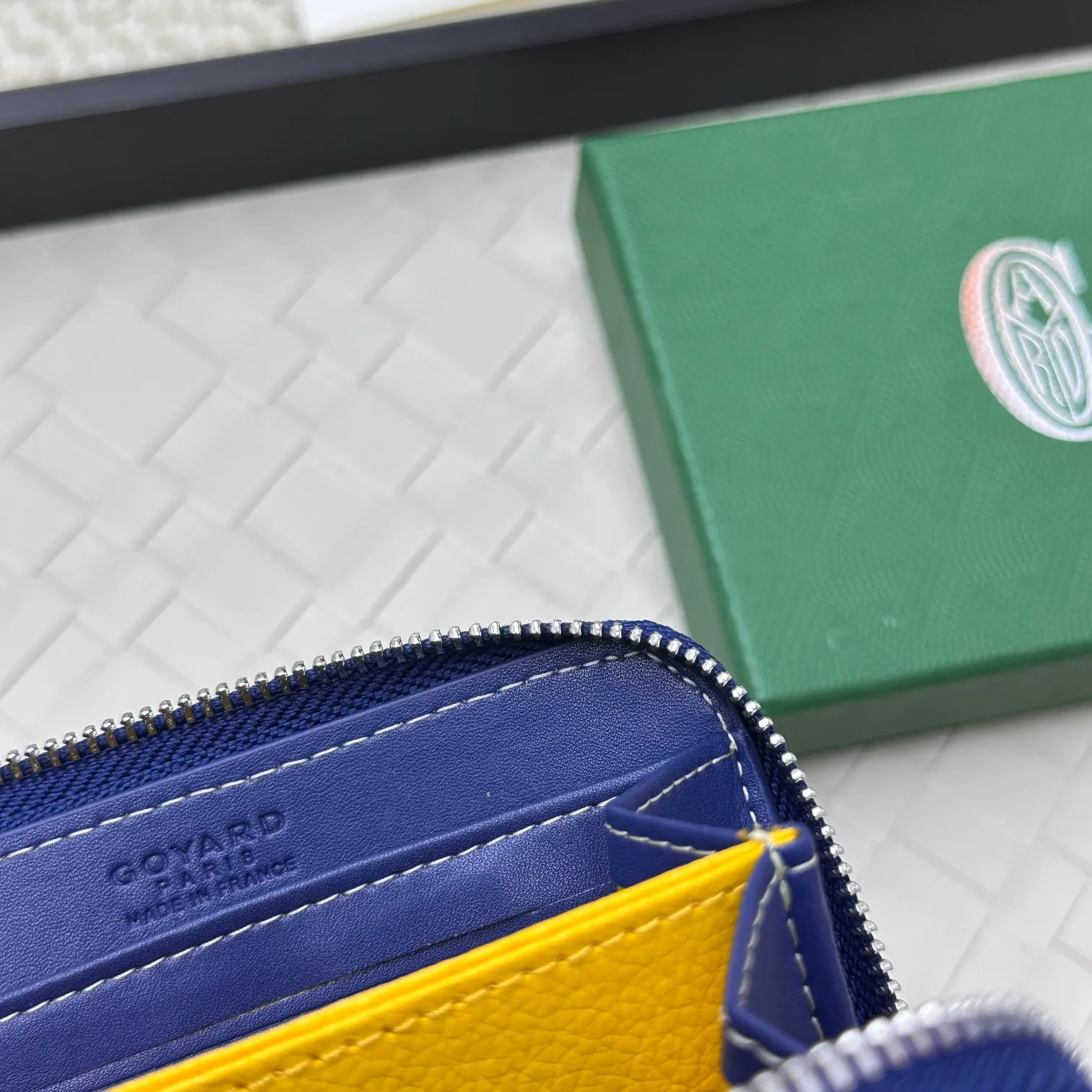 💰140 GOYARD Matignon Mini coin purse features a full zipper closure. Its central compartment holds coins, while its interior patch pocket holds cards or small IDs. No.: 805 Size: 10.4*7.5*1.8cm