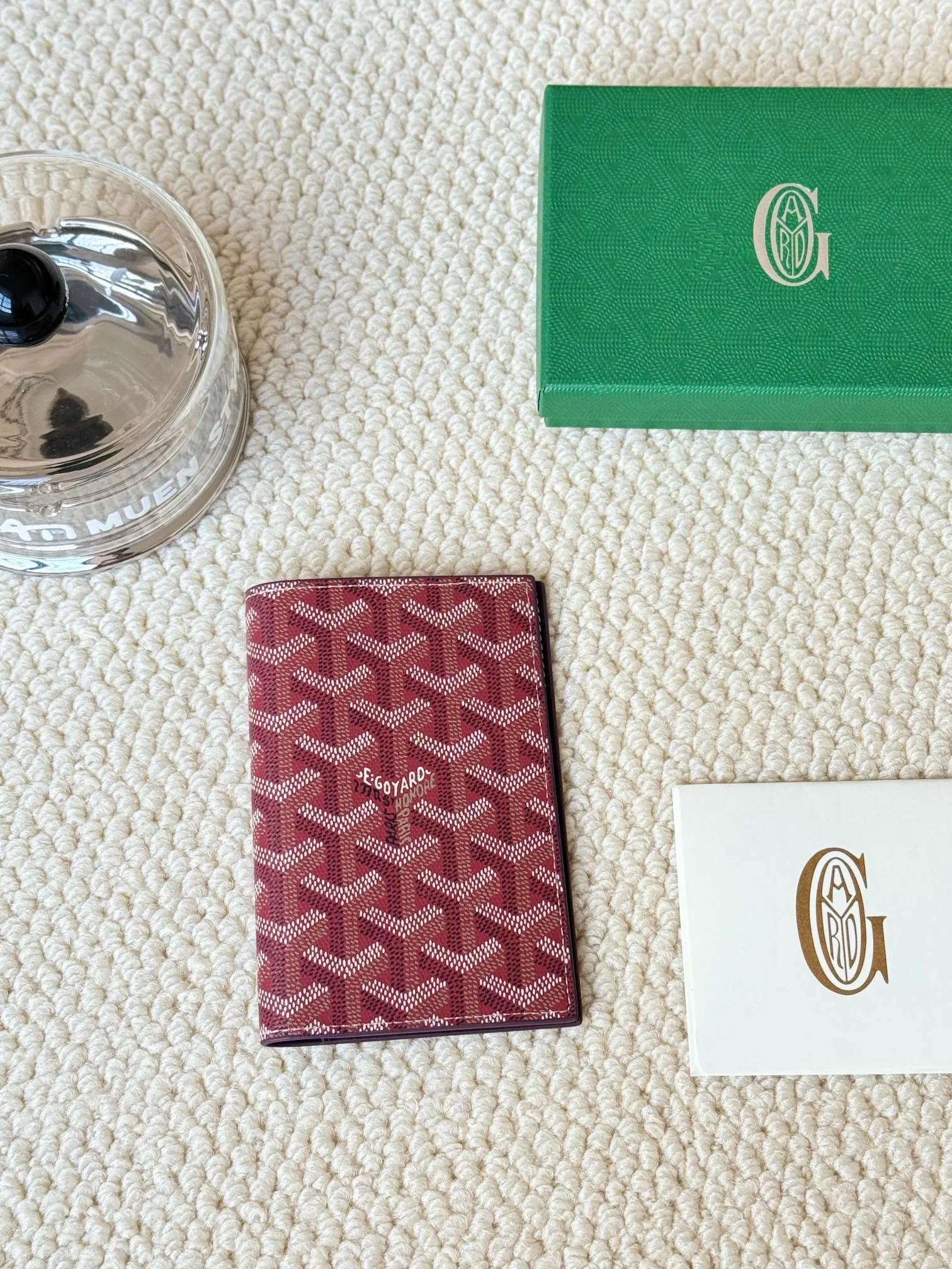💰120 Goyard Passport Holder Goyardine Canvas & Vauzelles Calfskin No.: 804 Eleven colors. The country is open. The first choice for overseas travel. Multiple colors available. Can be used as a couple. It’s yyds to give as a gift for your own use! A super convenient passport holder with four card slots + two compartments for traveling. Small and portable, good-looking. Material: goyarine canvas and Vauzelles calfskin. Size: 14✖️10✖️1.5cm