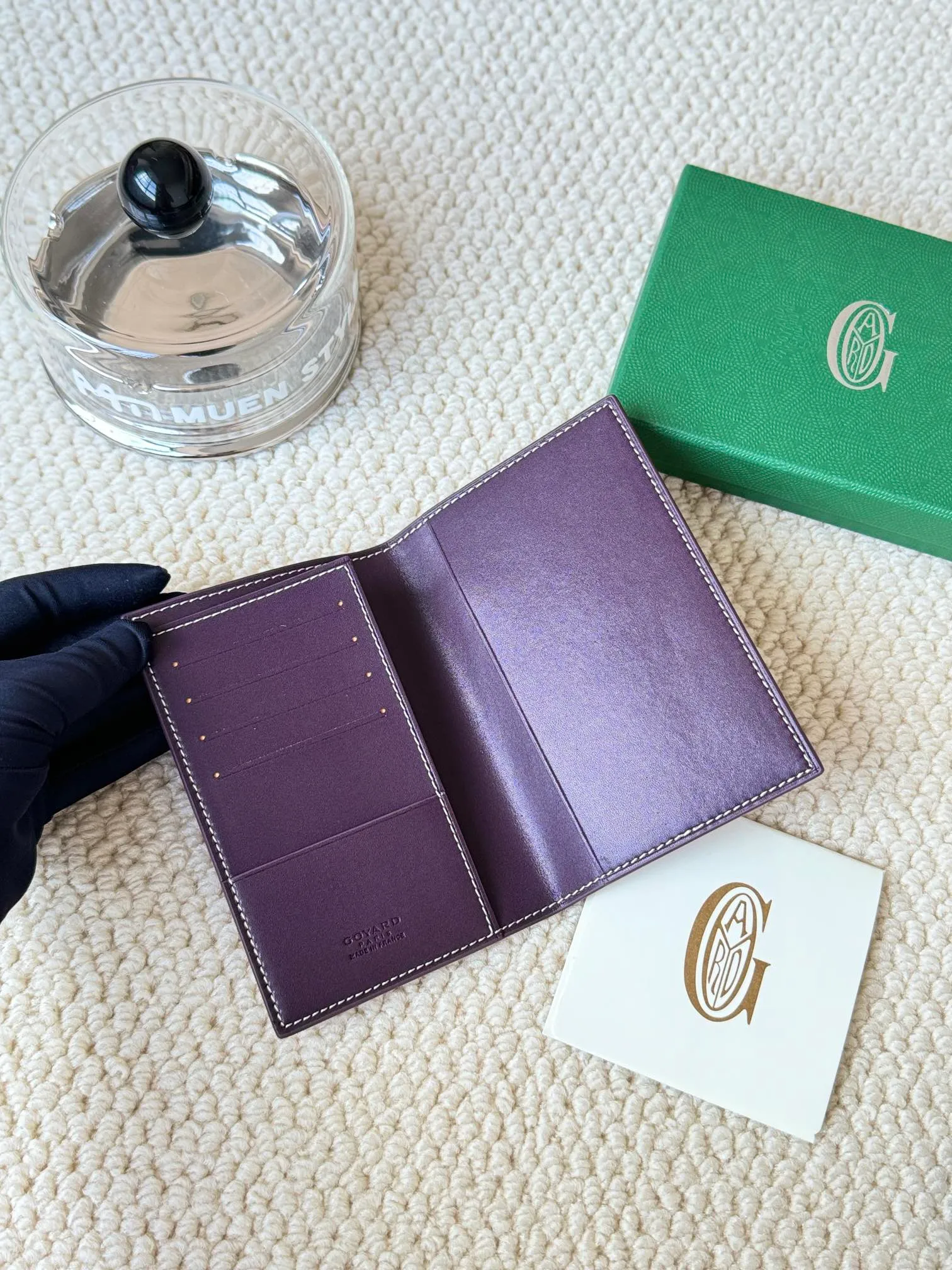 💰120 Goyard Passport Holder Goyardine Canvas & Vauzelles Calfskin No.: 804 Eleven colors. The country is open. The first choice for overseas travel. Multiple colors available. Can be used as a couple. It’s yyds to give as a gift for your own use! A super convenient passport holder with four card slots + two compartments for traveling. Small and portable, good-looking. Material: goyarine canvas and Vauzelles calfskin. Size: 14✖️10✖️1.5cm