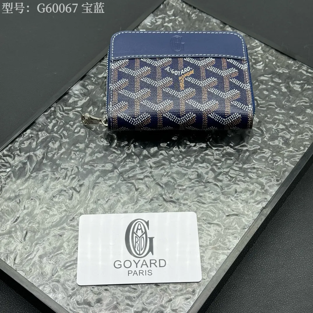💰130 💎Top original 𝐠𝐨𝐲𝐚𝐫𝐝 Hot style 💕 Goya wallet short Matignon Mini coin purse with full zipper closure design. Its central compartment holds coins, while its interior patch pocket holds cards or small IDs. Style number: G60067 Size: 10.4*7.5*1.8cm