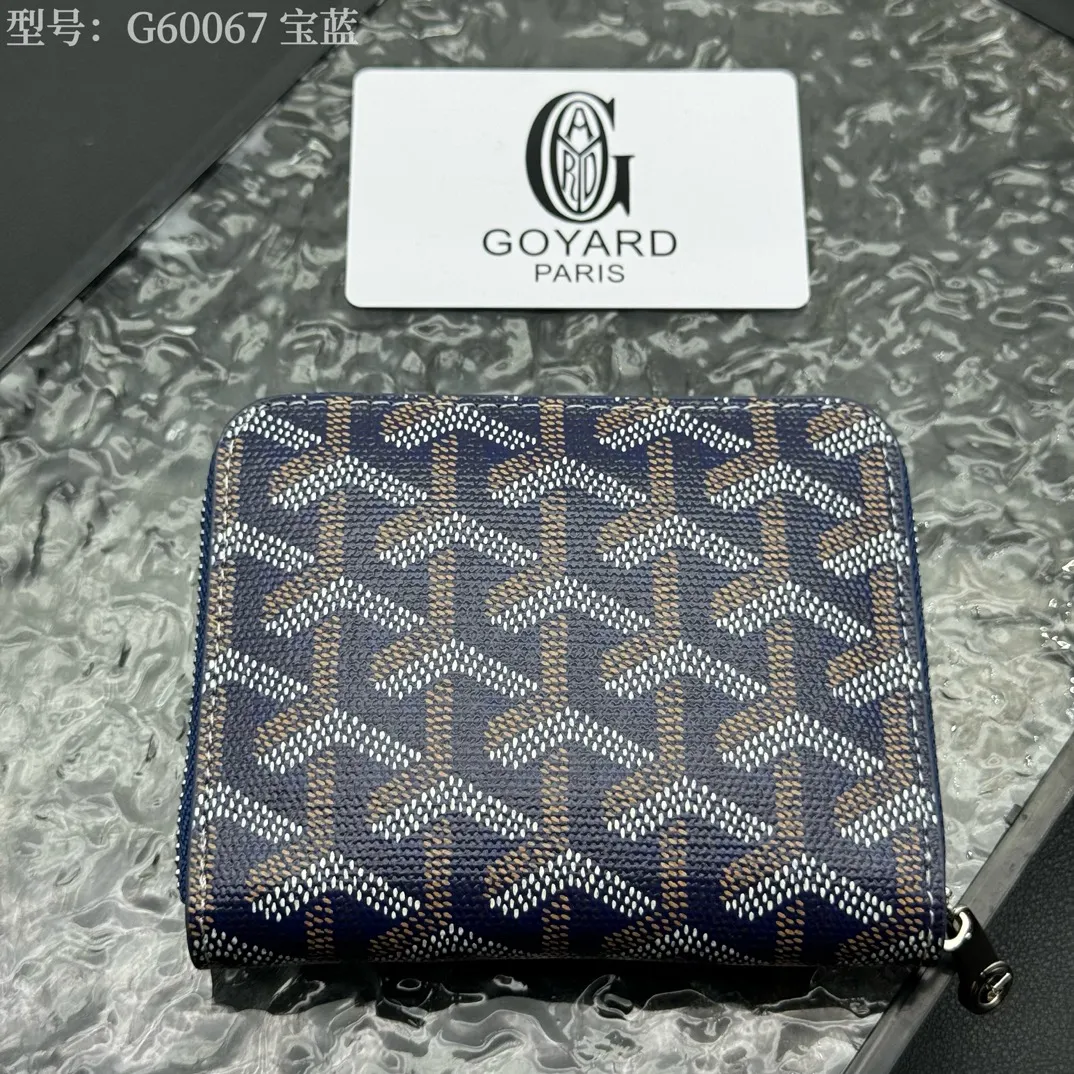 💰130 💎Top original 𝐠𝐨𝐲𝐚𝐫𝐝 Hot style 💕 Goya wallet short Matignon Mini coin purse with full zipper closure design. Its central compartment holds coins, while its interior patch pocket holds cards or small IDs. Style number: G60067 Size: 10.4*7.5*1.8cm