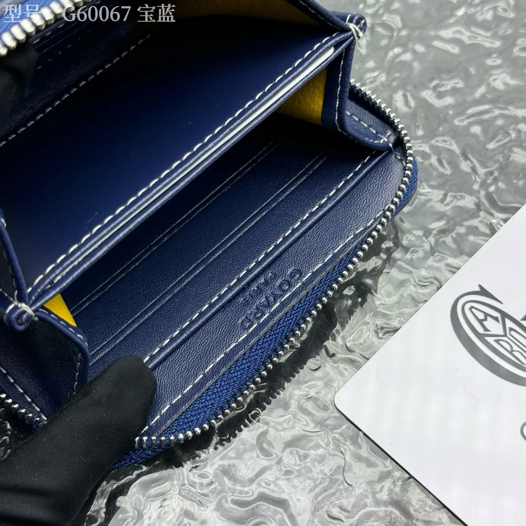 💰130 💎Top original 𝐠𝐨𝐲𝐚𝐫𝐝 Hot style 💕 Goya wallet short Matignon Mini coin purse with full zipper closure design. Its central compartment holds coins, while its interior patch pocket holds cards or small IDs. Style number: G60067 Size: 10.4*7.5*1.8cm