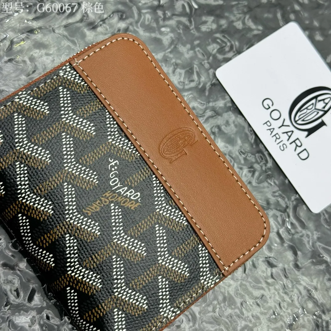 💰110 💎Top original 𝐠𝐨𝐲𝐚𝐫𝐝 Hot style 💕 Goya wallet short Matignon Mini coin purse with full zipper closure design. Its central compartment holds coins, while its interior patch pocket holds cards or small IDs. Style number: G60067 Size: 10.4*7.5*1.8cm