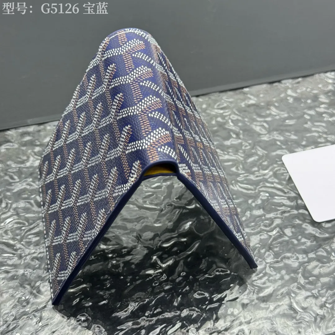 💰110 💎Upgraded original version 𝐠𝐨𝐲𝐚𝐫𝐝 Hot style ❤️Goyard short wallet, Goyard 8-slot card slot wallet, the texture is perfect and can hold about 8-10 cards, it can hold cash, it is thin and does not stand up, it is classic, practical and attractive! If you want to create a short clip with a feeling that is different from others and has a deep taste, it must be him! size: 11*9 (cm) model: G5126
