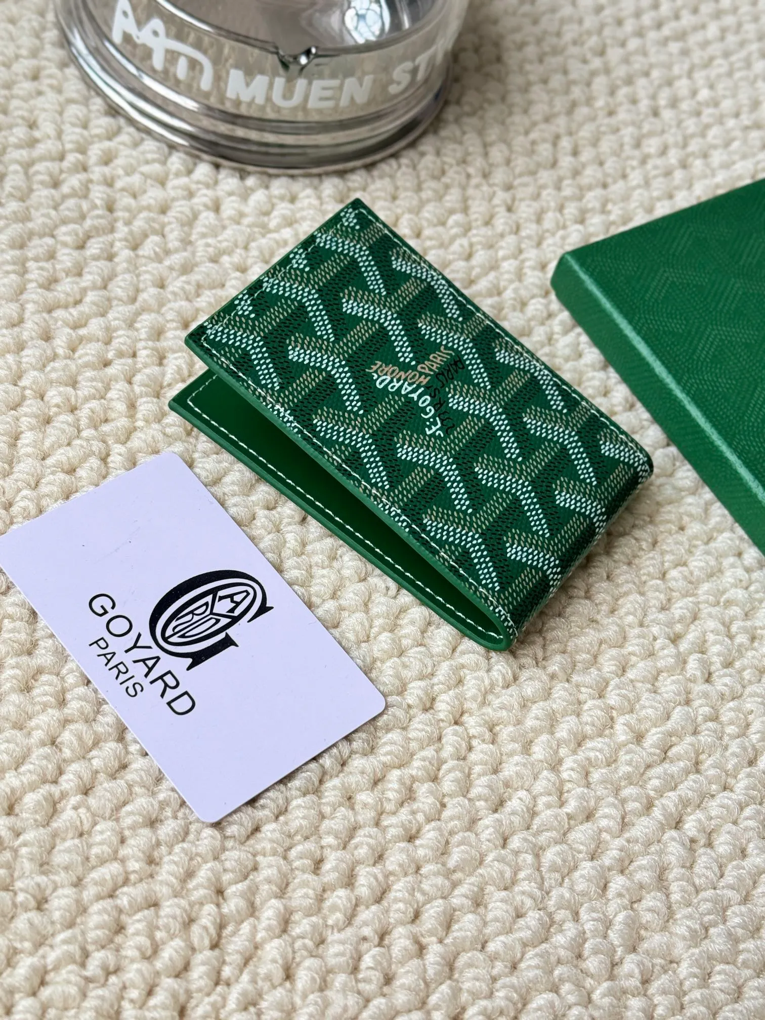 💰100Insert Victoire Card Holder can not only be used on its own, but also fits into the Victoire Wallet to add more card storage space. Goyardine canvas & Vauzelles calfskin Style number: 9638 Size: 7.1 cmx0.5 cmx10 cm