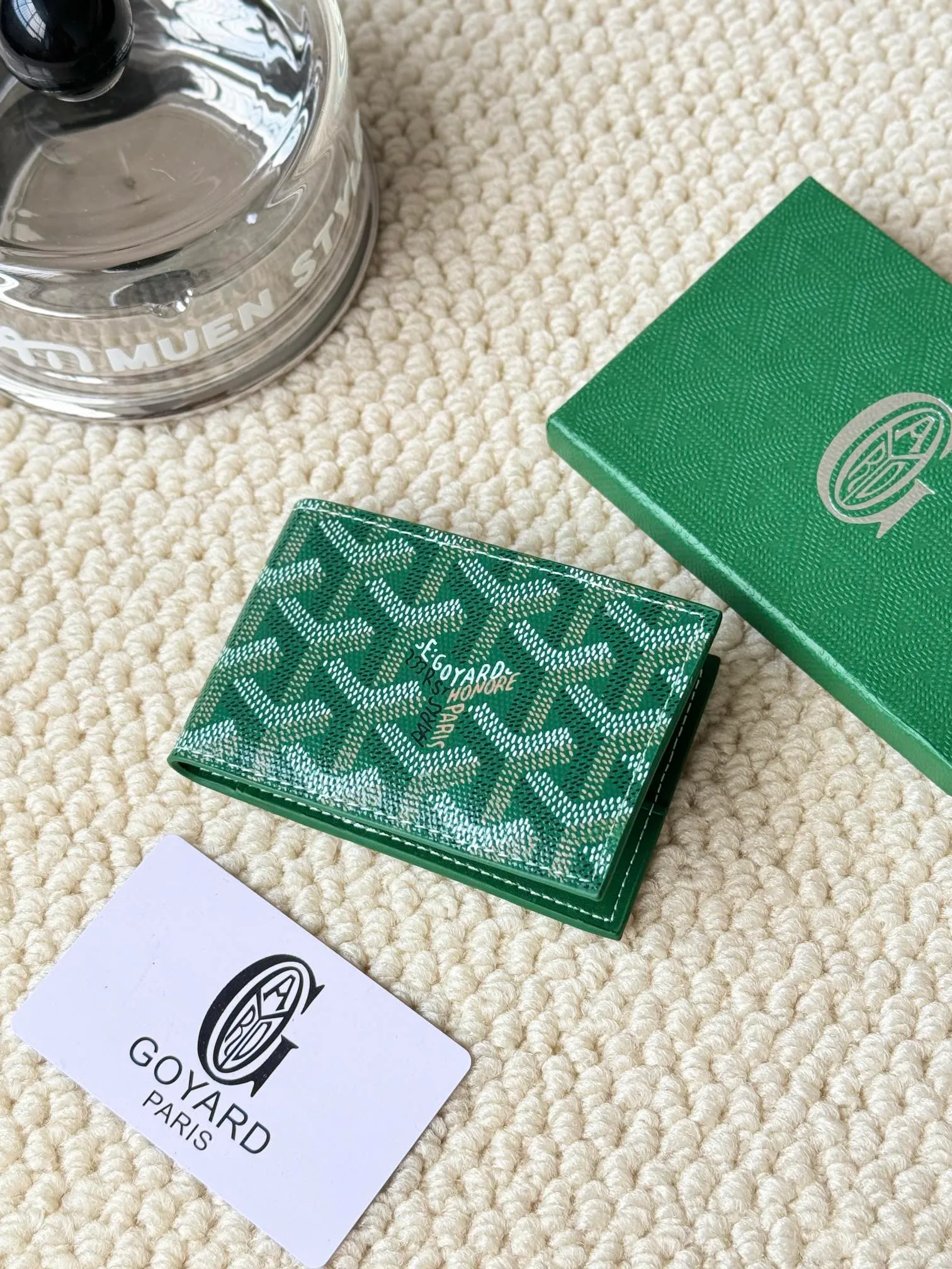 💰100Insert Victoire Card Holder can not only be used on its own, but also fits into the Victoire Wallet to add more card storage space. Goyardine canvas & Vauzelles calfskin Style number: 9638 Size: 7.1 cmx0.5 cmx10 cm