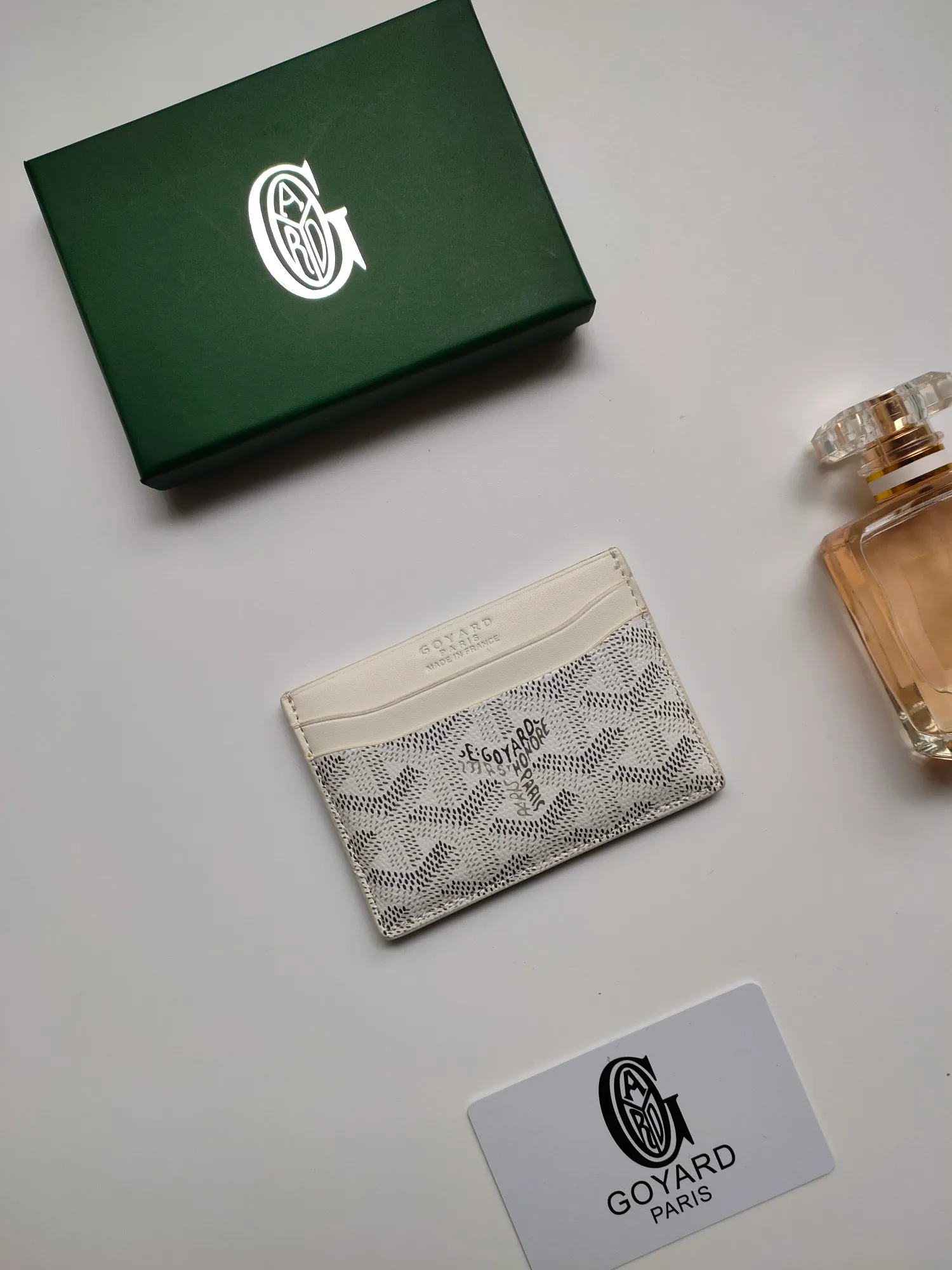 ￥90💰GOYARD Goya Classic👍🏻Saint-Sulpice card holder has a small and compact design, and its central pocket can store cards, documents or folded banknotes. The compact design fits nicely in a jacket or pants pocket. Style number: 9636 Size: 7 x10.5 cm