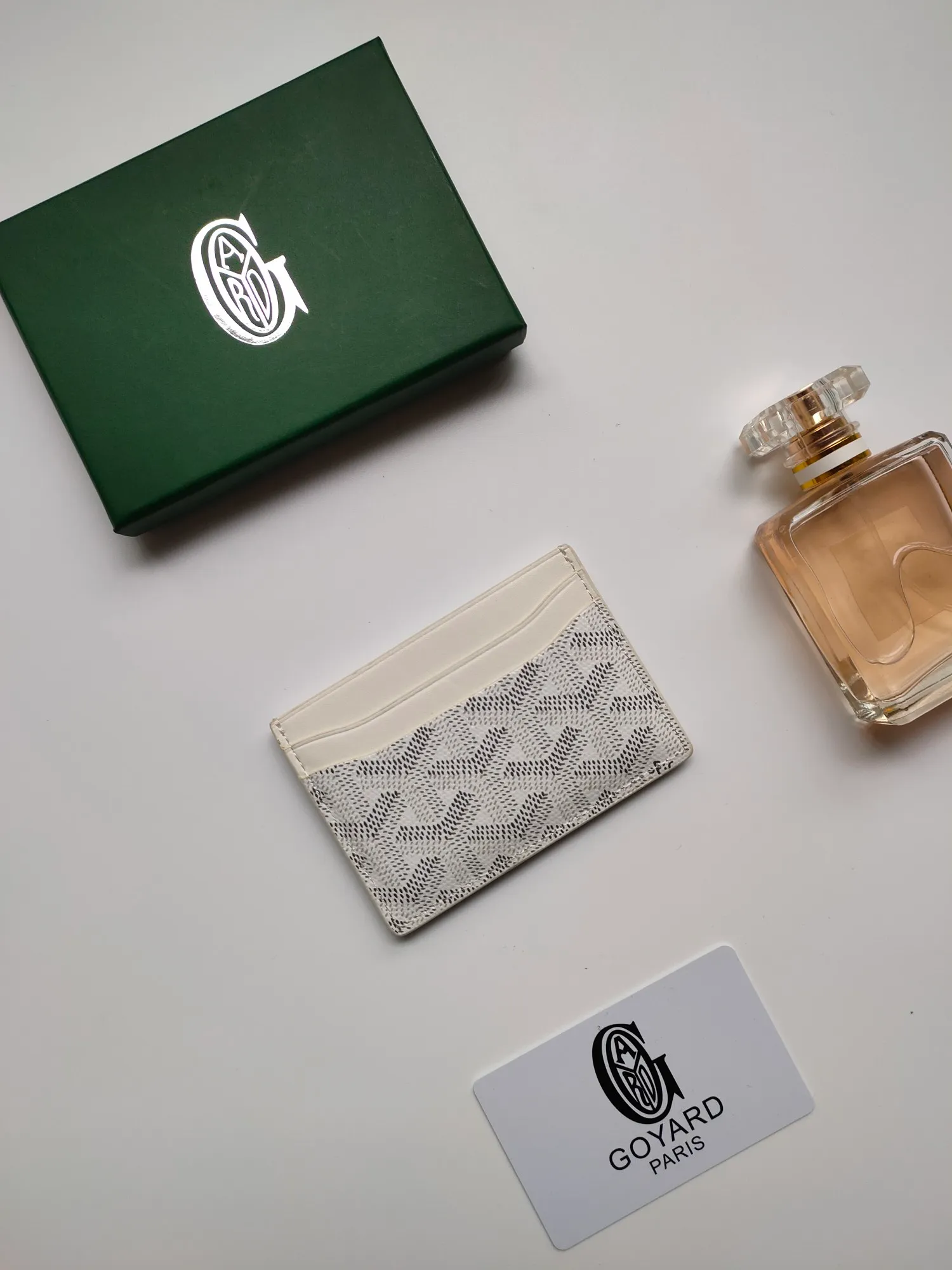 ￥90💰GOYARD Goya Classic👍🏻Saint-Sulpice card holder has a small and compact design, and its central pocket can store cards, documents or folded banknotes. The compact design fits nicely in a jacket or pants pocket. Style number: 9636 Size: 7 x10.5 cm