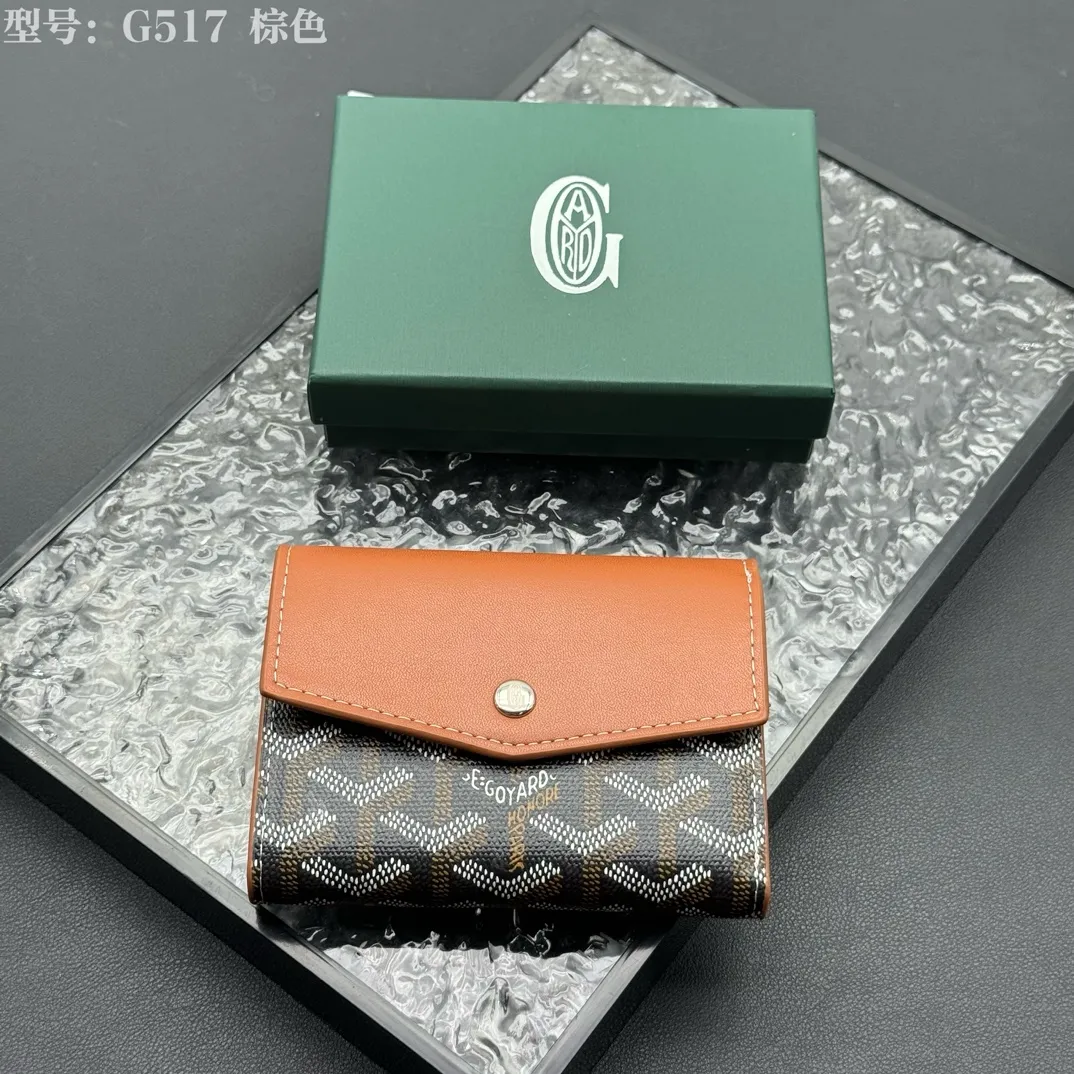 💰120 💎Top Original 𝑮𝑶𝒀𝑨𝑹𝑫 𝑽𝒊𝒄𝒕𝒐𝒊𝒓𝒆 The wallet has a small and compact design that can store cards, banknotes and documents. It's sized to fit in a bag or in a jacket or pants pocket. The Insert Victoire Card Holder can be placed inside the Victoire Wallet to store even more cards. Style number: G517 Size: 12*9*3