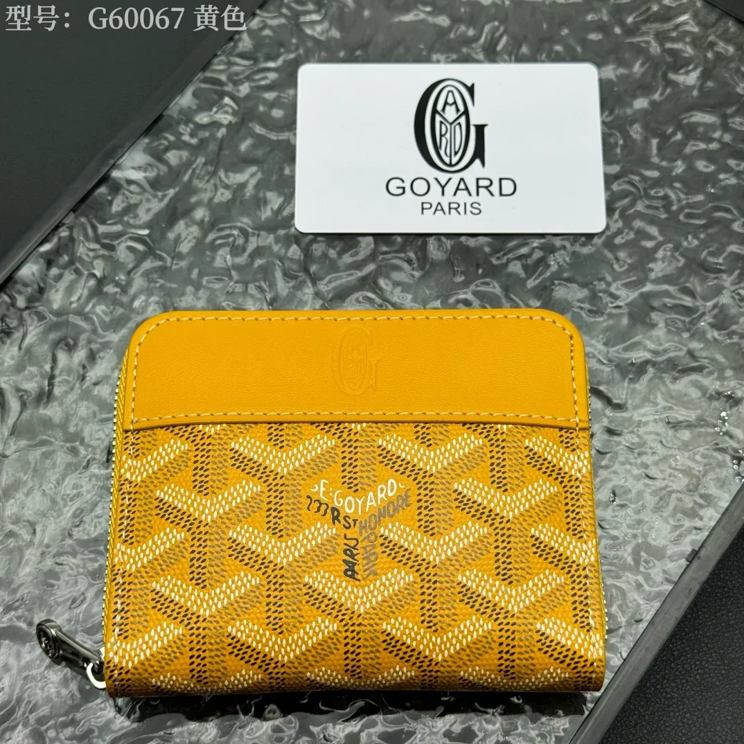 💰110 💎Top original 𝐠𝐨𝐲𝐚𝐫𝐝 Hot style 💕 Goya wallet short Matignon Mini coin purse with full zipper closure design. Its central compartment holds coins, while its interior patch pocket holds cards or small IDs. Style number: G60067 Size: 10.4*7.5*1.8cm