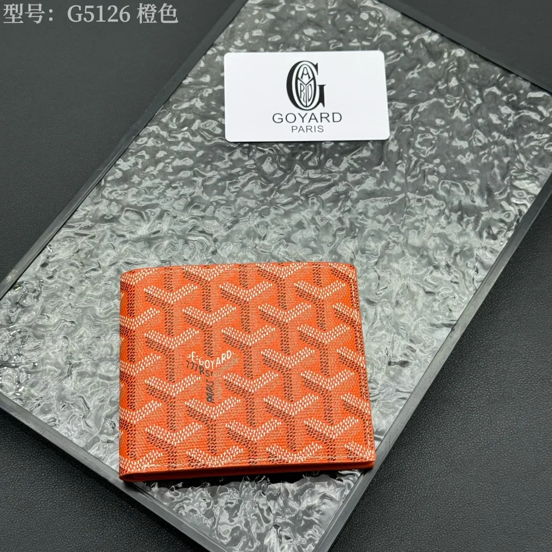 💰130 💎Upgraded original version 𝐠𝐨𝐲𝐚𝐫𝐝 Hot style ❤️Goyard wallet short style, Goyard 8-slot card slot wallet, the texture is directly stretched to the full mark, it can hold about 8-10 cards, it can hold cash, it is thin and does not stand up, it is classic, practical and attractive! If you want to create a short clip with a feeling that is different from others and has a deep taste, it must be him! size: 11*9 (cm) model: G5126