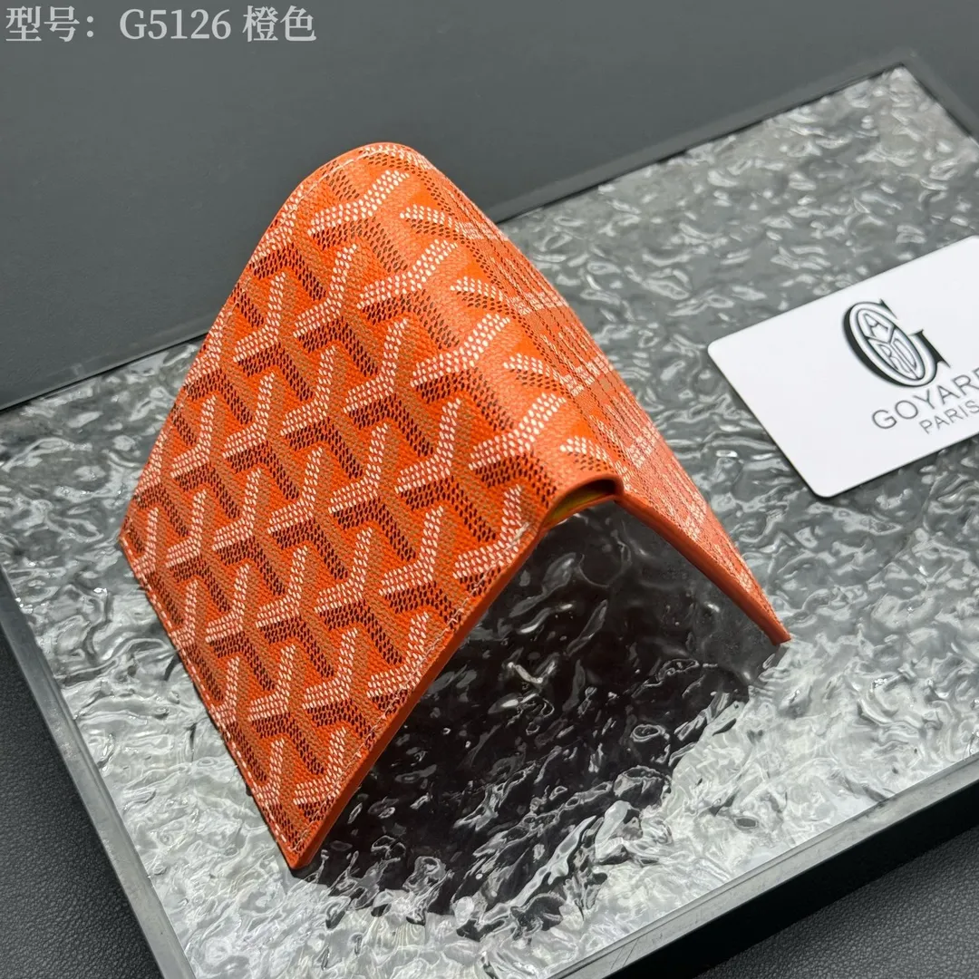 💰130 💎Upgraded original version 𝐠𝐨𝐲𝐚𝐫𝐝 Hot style ❤️Goyard wallet short style, Goyard 8-slot card slot wallet, the texture is directly stretched to the full mark, it can hold about 8-10 cards, it can hold cash, it is thin and does not stand up, it is classic, practical and attractive! If you want to create a short clip with a feeling that is different from others and has a deep taste, it must be him! size: 11*9 (cm) model: G5126