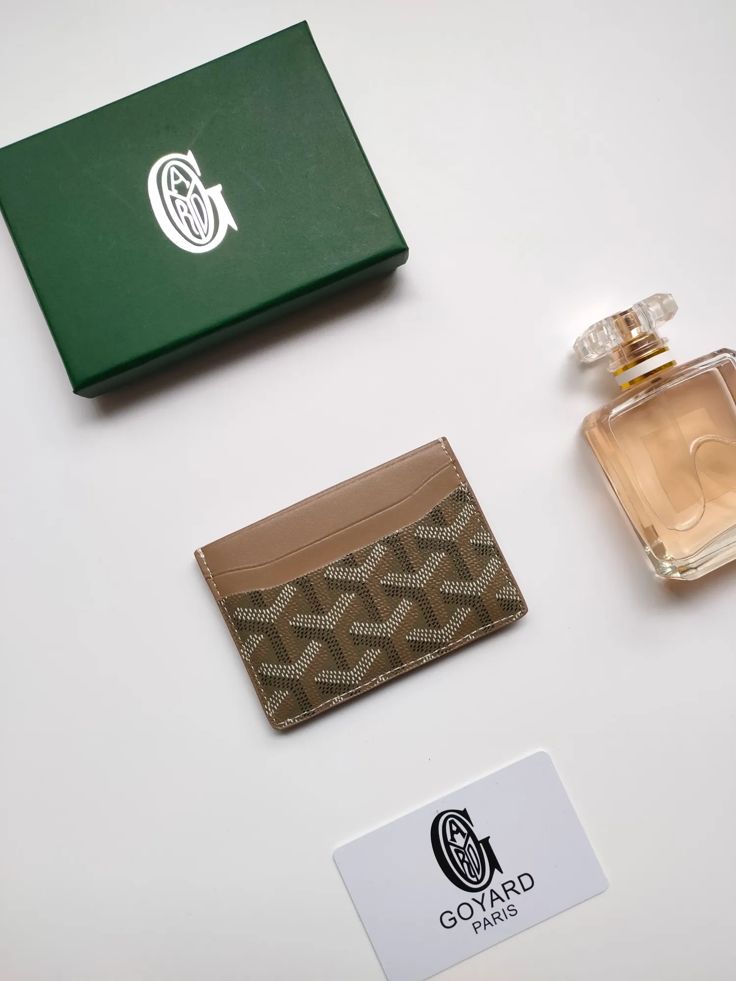 ￥90💰GOYARD Goya Classic👍🏻Saint-Sulpice card holder has a small and compact design, and its central pocket can store cards, documents or folded banknotes. The compact design fits nicely in a jacket or pants pocket. Style number: 9636 Size: 7 x10.5 cm