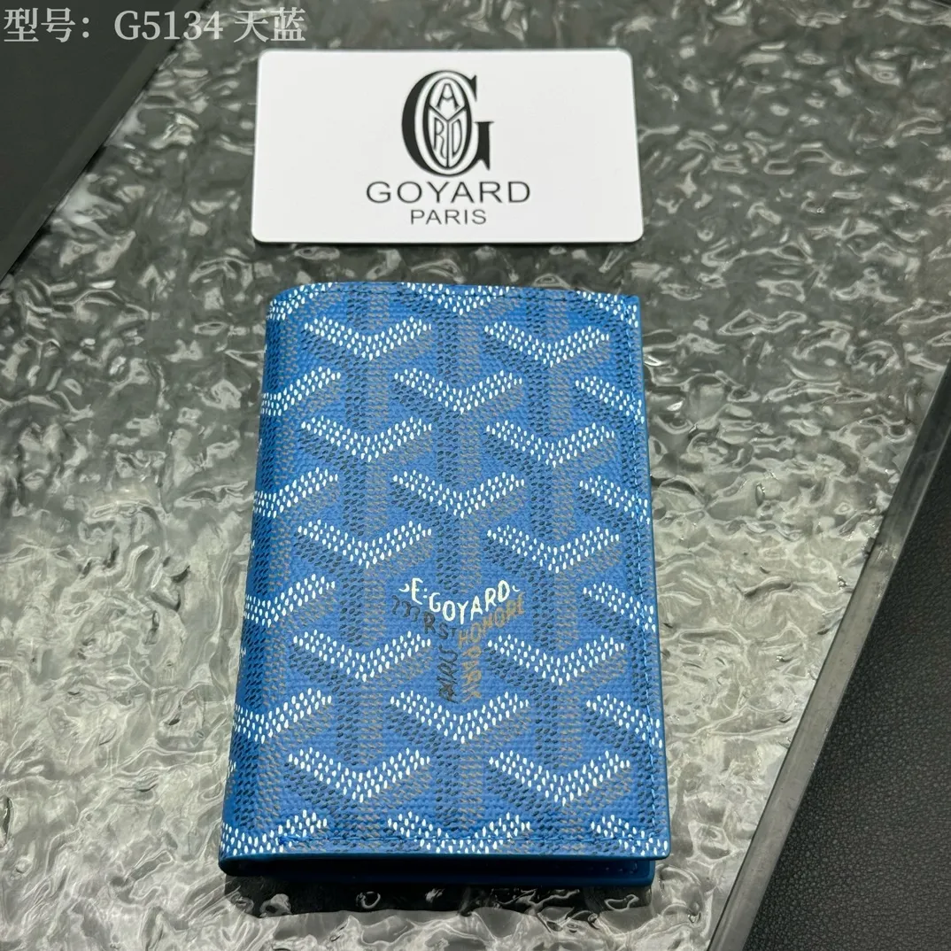 💰100 💎Top original 𝑺𝒂𝒊𝒏𝒕 𝑷𝒊𝒆𝒓𝒓𝒆 𝐠𝐨𝐲𝐚𝐫𝐝 Hot style 💕 Goya wallet card holder It is fully functional and has a large-sized banknote pocket that can hold cards, documents and banknotes at the same time. The compact design is just right for putting in a jacket or pants pocket. Style number: G5134 Size:7.5*1.5*11cm.