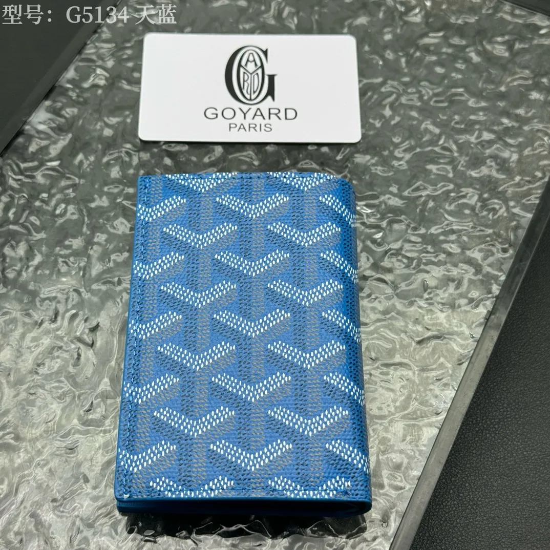 💰100 💎Top original 𝑺𝒂𝒊𝒏𝒕 𝑷𝒊𝒆𝒓𝒓𝒆 𝐠𝐨𝐲𝐚𝐫𝐝 Hot style 💕 Goya wallet card holder It is fully functional and has a large-sized banknote pocket that can hold cards, documents and banknotes at the same time. The compact design is just right for putting in a jacket or pants pocket. Style number: G5134 Size:7.5*1.5*11cm.