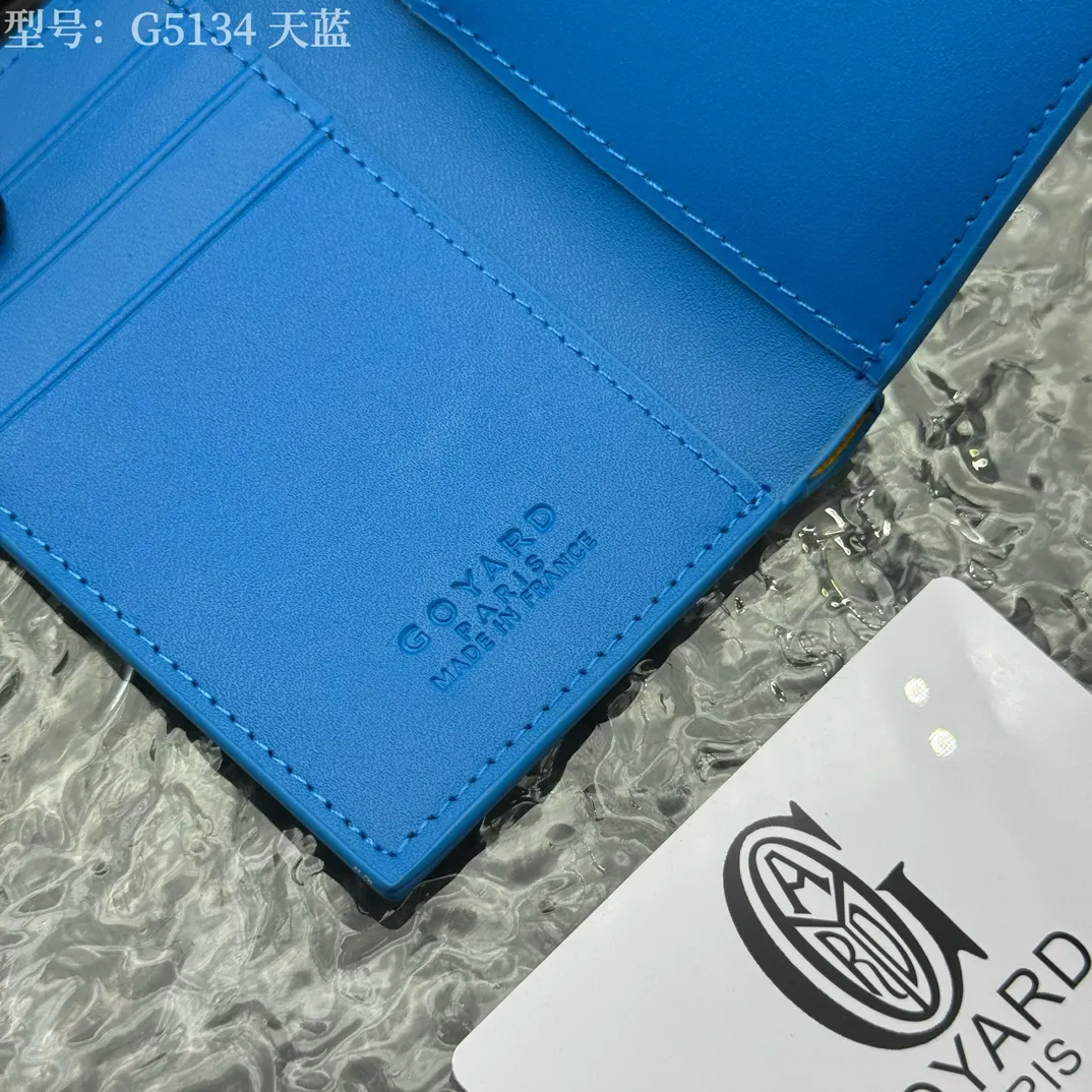 💰100 💎Top original 𝑺𝒂𝒊𝒏𝒕 𝑷𝒊𝒆𝒓𝒓𝒆 𝐠𝐨𝐲𝐚𝐫𝐝 Hot style 💕 Goya wallet card holder It is fully functional and has a large-sized banknote pocket that can hold cards, documents and banknotes at the same time. The compact design is just right for putting in a jacket or pants pocket. Style number: G5134 Size:7.5*1.5*11cm.
