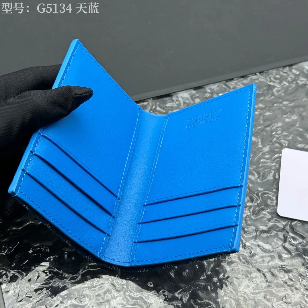 💰100 💎Top original 𝑺𝒂𝒊𝒏𝒕 𝑷𝒊𝒆𝒓𝒓𝒆 𝐠𝐨𝐲𝐚𝐫𝐝 Hot style 💕 Goya wallet card holder It is fully functional and has a large-sized banknote pocket that can hold cards, documents and banknotes at the same time. The compact design is just right for putting in a jacket or pants pocket. Style number: G5134 Size:7.5*1.5*11cm.