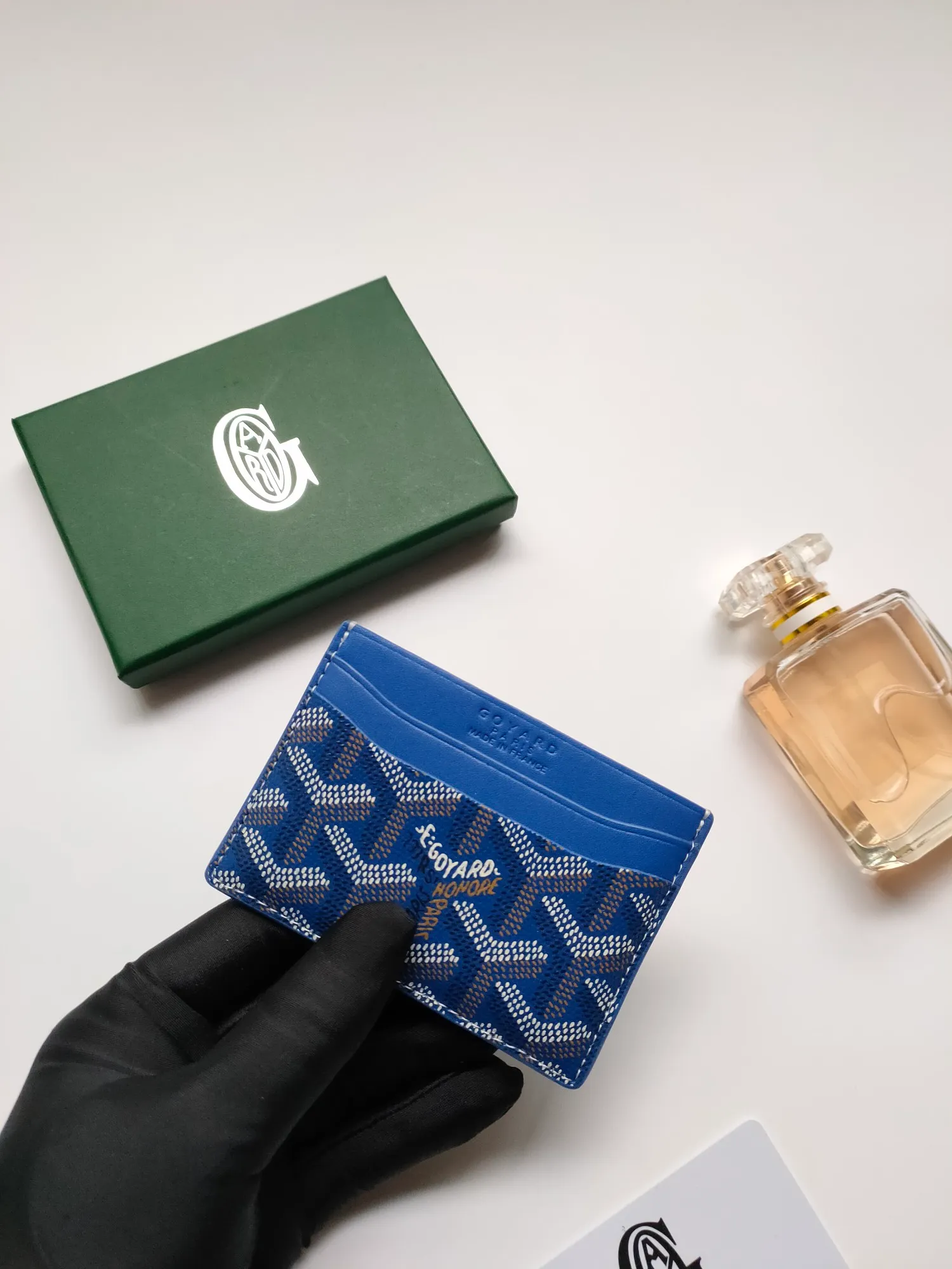 ￥90💰GOYARD Goya Classic👍🏻Saint-Sulpice card holder has a small and compact design, and its central pocket can store cards, documents or folded banknotes. The compact design fits nicely in a jacket or pants pocket. Style number: 9636 Size: 7 x10.5 cm