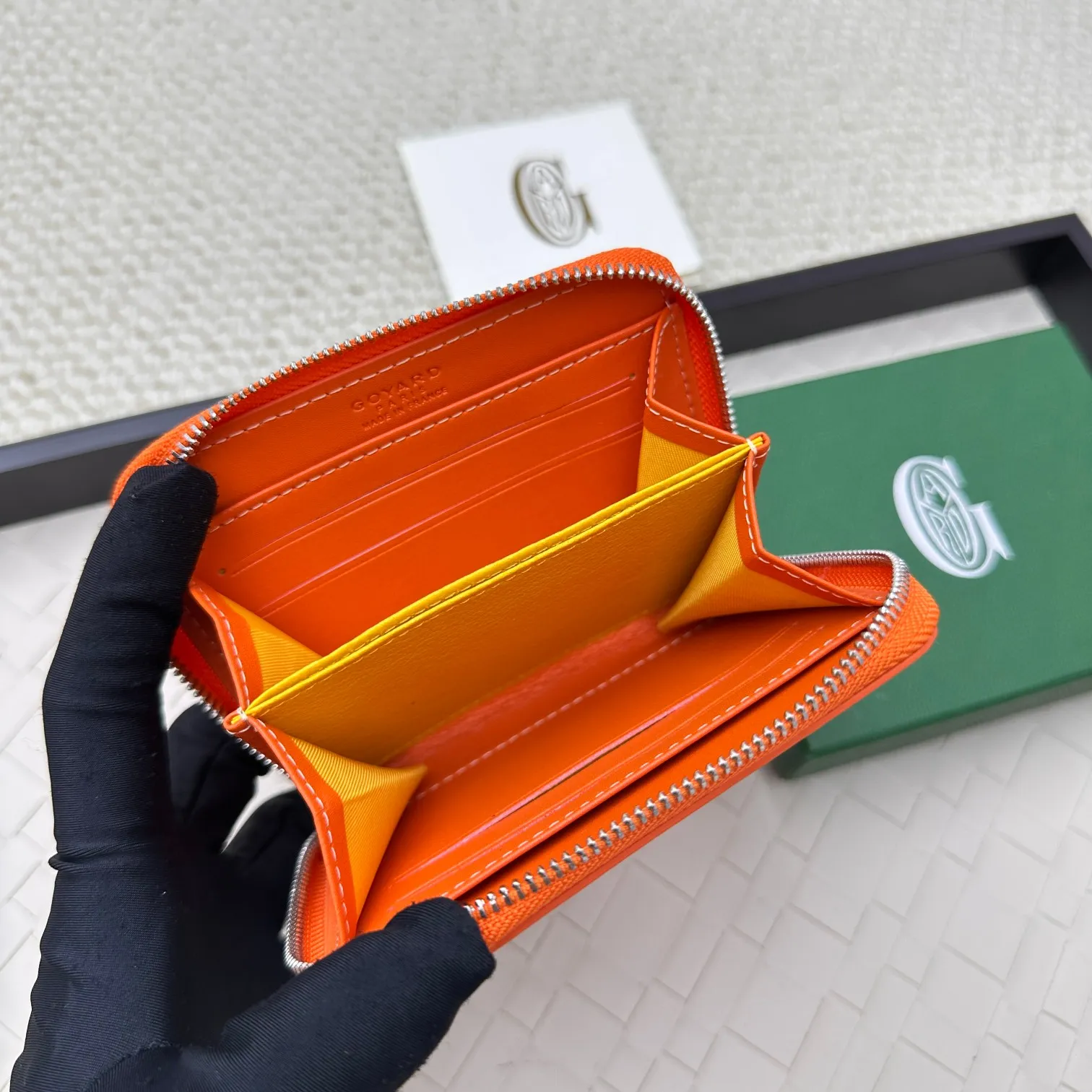 💰140 GOYARD Matignon Mini coin purse features a full zipper closure. Its central compartment holds coins, while its interior patch pocket holds cards or small IDs. No.: 805 Size: 10.4*7.5*1.8cm