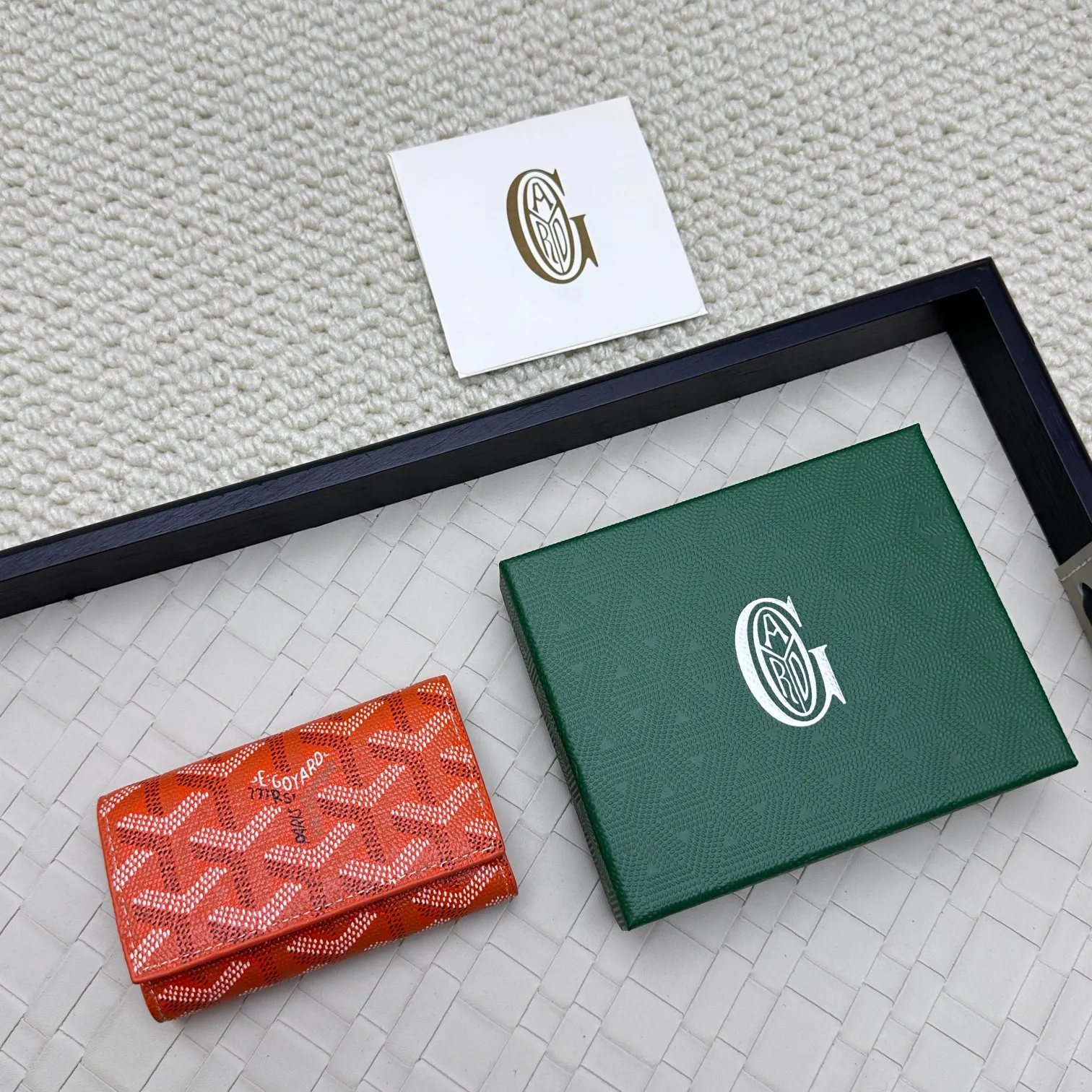 💰120 GOYARD Goya Classic👍🏻The design of the Saint-Sulpice 3-fold key bag is small and compact. Its compact design is just suitable for putting in a jacket or pants pocket. It is equipped with 6 locks that can fasten 6 keys. Style number: 807 Size: 10.5*7*2