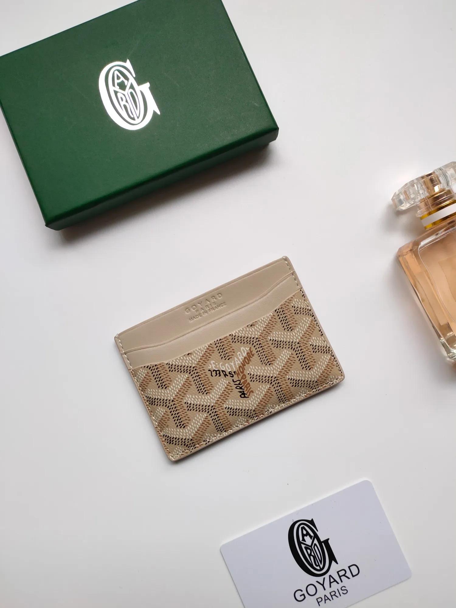￥90💰GOYARD Goya Classic👍🏻Saint-Sulpice card holder has a small and compact design, and its central pocket can store cards, documents or folded banknotes. The compact design fits nicely in a jacket or pants pocket. Style number: 9636 Size: 7 x10.5 cm