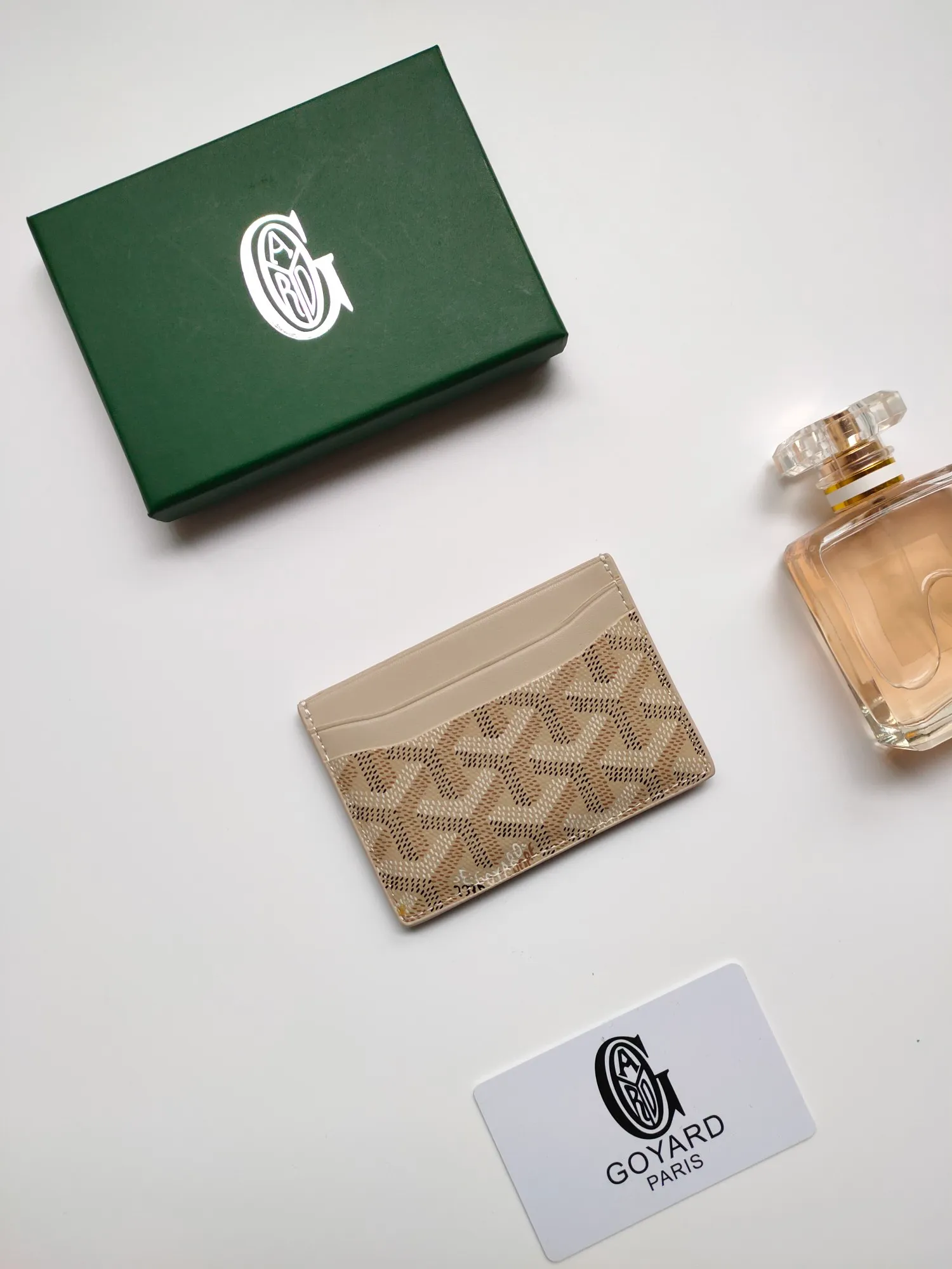 ￥90💰GOYARD Goya Classic👍🏻Saint-Sulpice card holder has a small and compact design, and its central pocket can store cards, documents or folded banknotes. The compact design fits nicely in a jacket or pants pocket. Style number: 9636 Size: 7 x10.5 cm