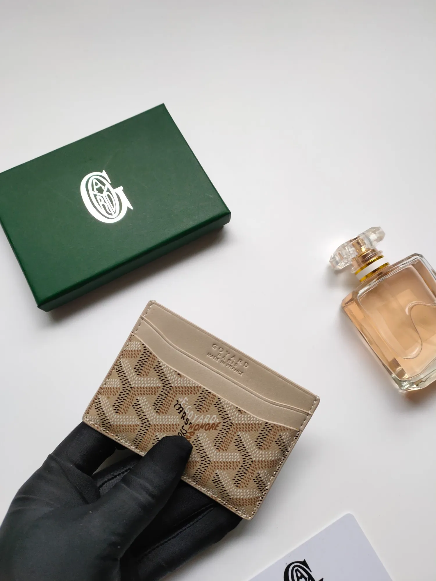 ￥90💰GOYARD Goya Classic👍🏻Saint-Sulpice card holder has a small and compact design, and its central pocket can store cards, documents or folded banknotes. The compact design fits nicely in a jacket or pants pocket. Style number: 9636 Size: 7 x10.5 cm
