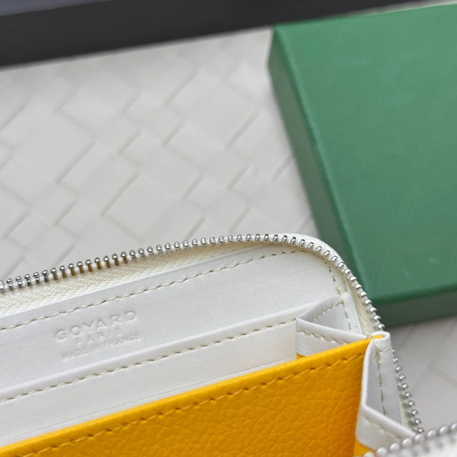 💰140 GOYARD Matignon Mini coin purse features a full zipper closure. Its central compartment holds coins, while its interior patch pocket holds cards or small IDs. No.: 805 Size: 10.4*7.5*1.8cm