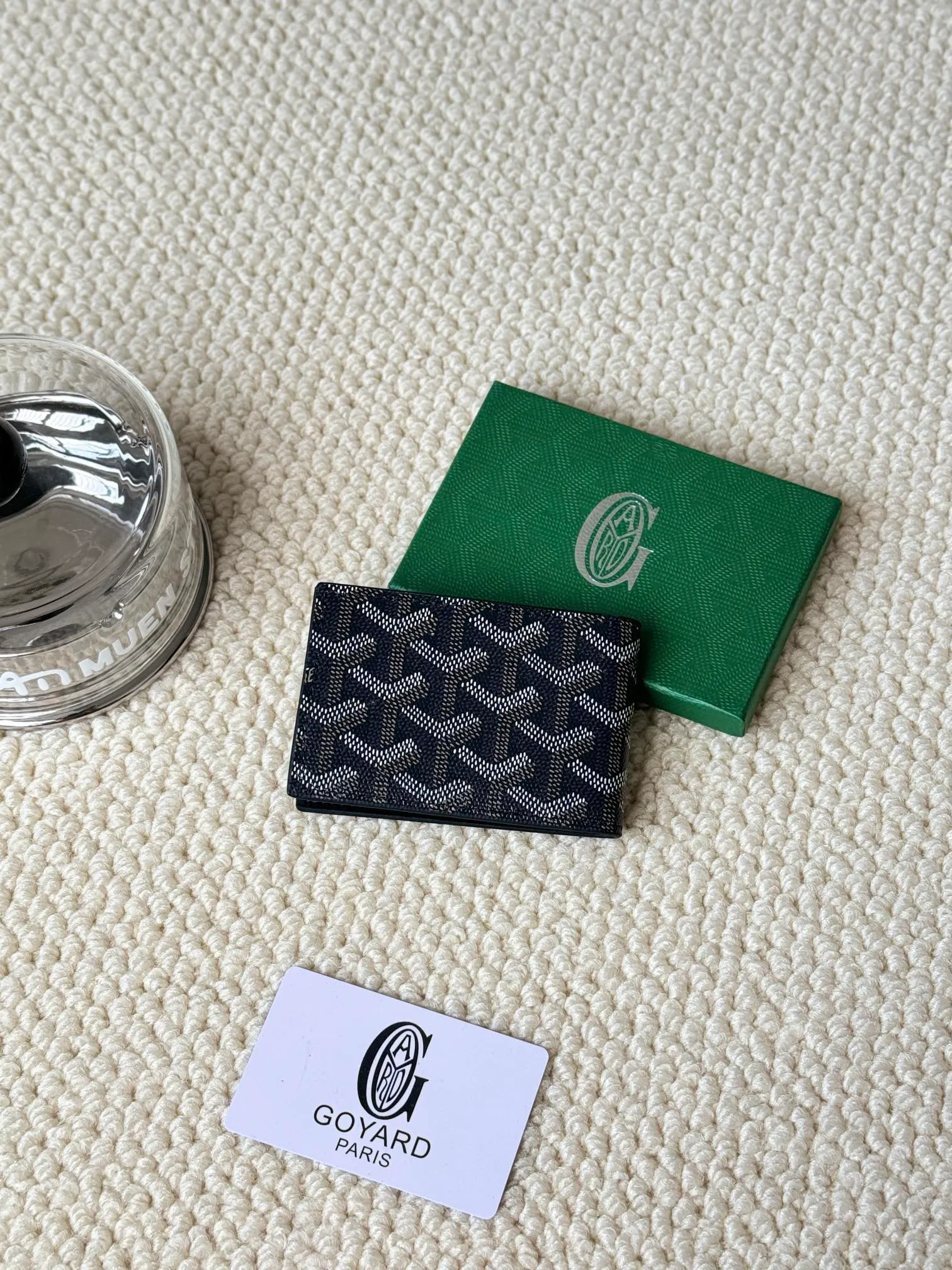 💰100Insert Victoire Card Holder can not only be used on its own, but also fits into the Victoire Wallet to add more card storage space. Goyardine canvas & Vauzelles calfskin Style number: 9638 Size: 7.1 cmx0.5 cmx10 cm