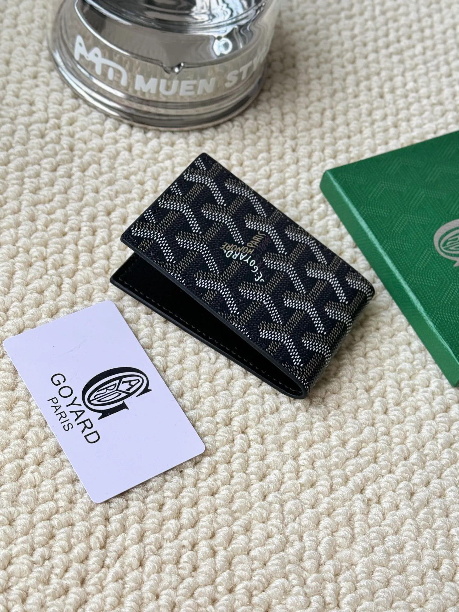 💰100Insert Victoire Card Holder can not only be used on its own, but also fits into the Victoire Wallet to add more card storage space. Goyardine canvas & Vauzelles calfskin Style number: 9638 Size: 7.1 cmx0.5 cmx10 cm