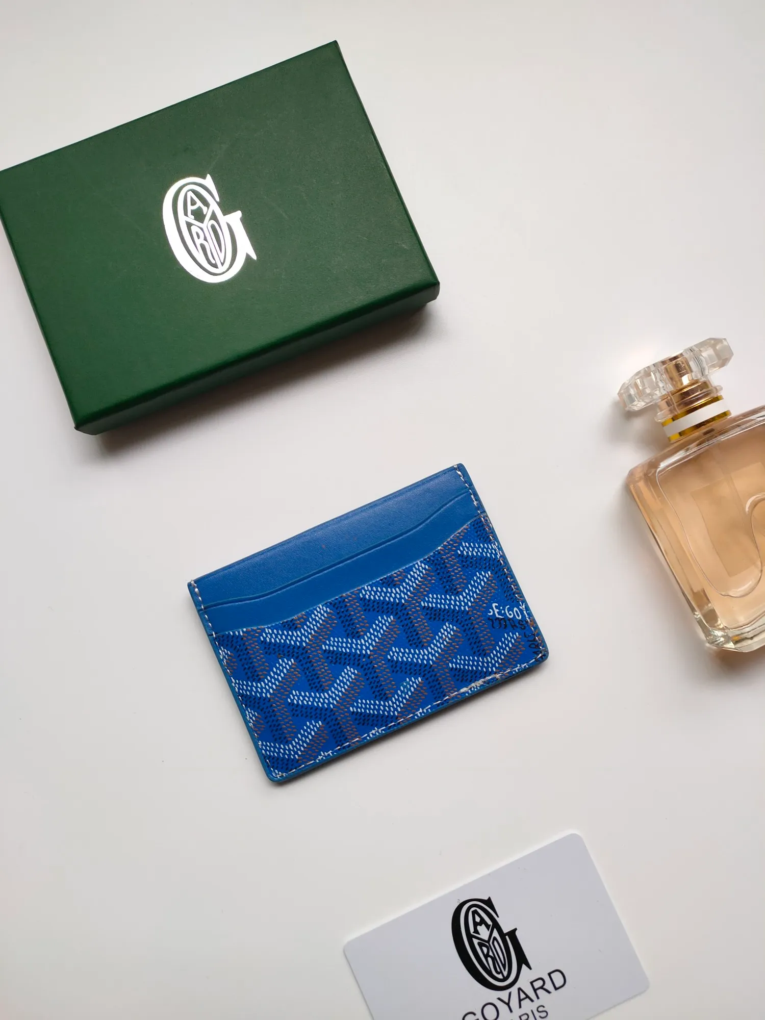 ￥90💰GOYARD Goya Classic👍🏻Saint-Sulpice card holder has a small and compact design, and its central pocket can store cards, documents or folded banknotes. The compact design fits nicely in a jacket or pants pocket. Style number: 9636 Size: 7 x10.5 cm
