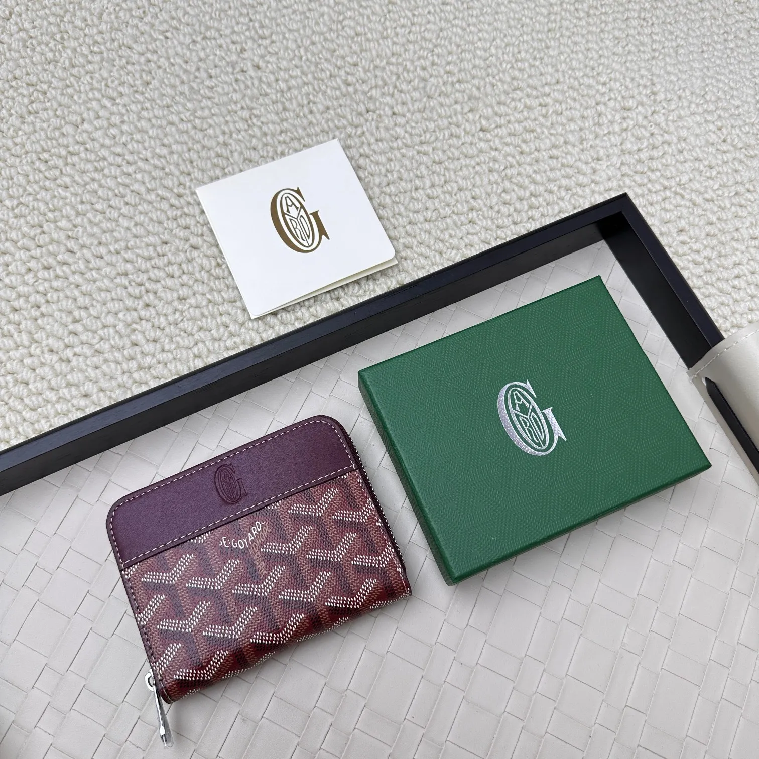 💰140 GOYARD Matignon Mini coin purse features a full zipper closure. Its central compartment holds coins, while its interior patch pocket holds cards or small IDs. No.: 805 Size: 10.4*7.5*1.8cm
