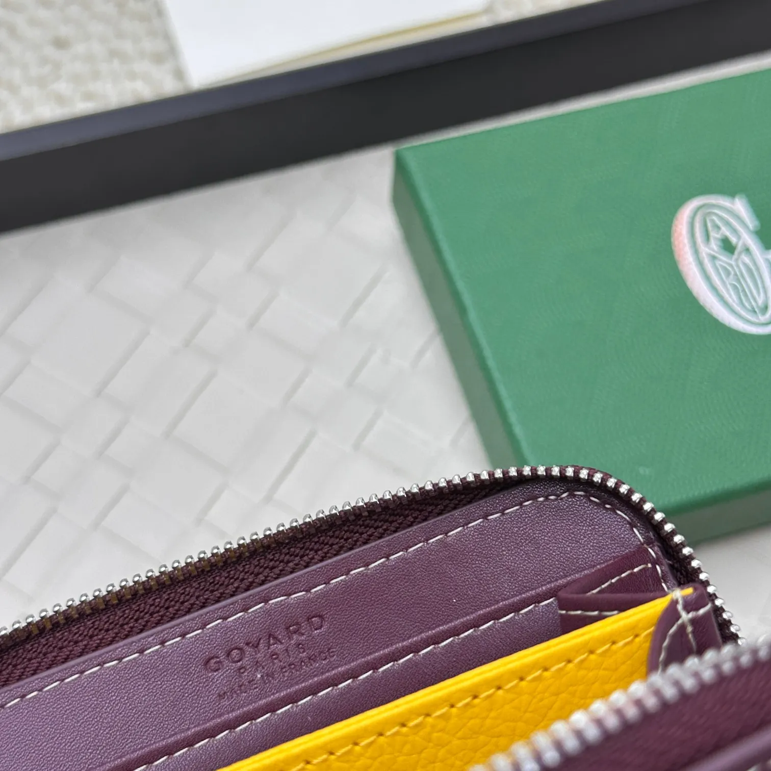 💰140 GOYARD Matignon Mini coin purse features a full zipper closure. Its central compartment holds coins, while its interior patch pocket holds cards or small IDs. No.: 805 Size: 10.4*7.5*1.8cm