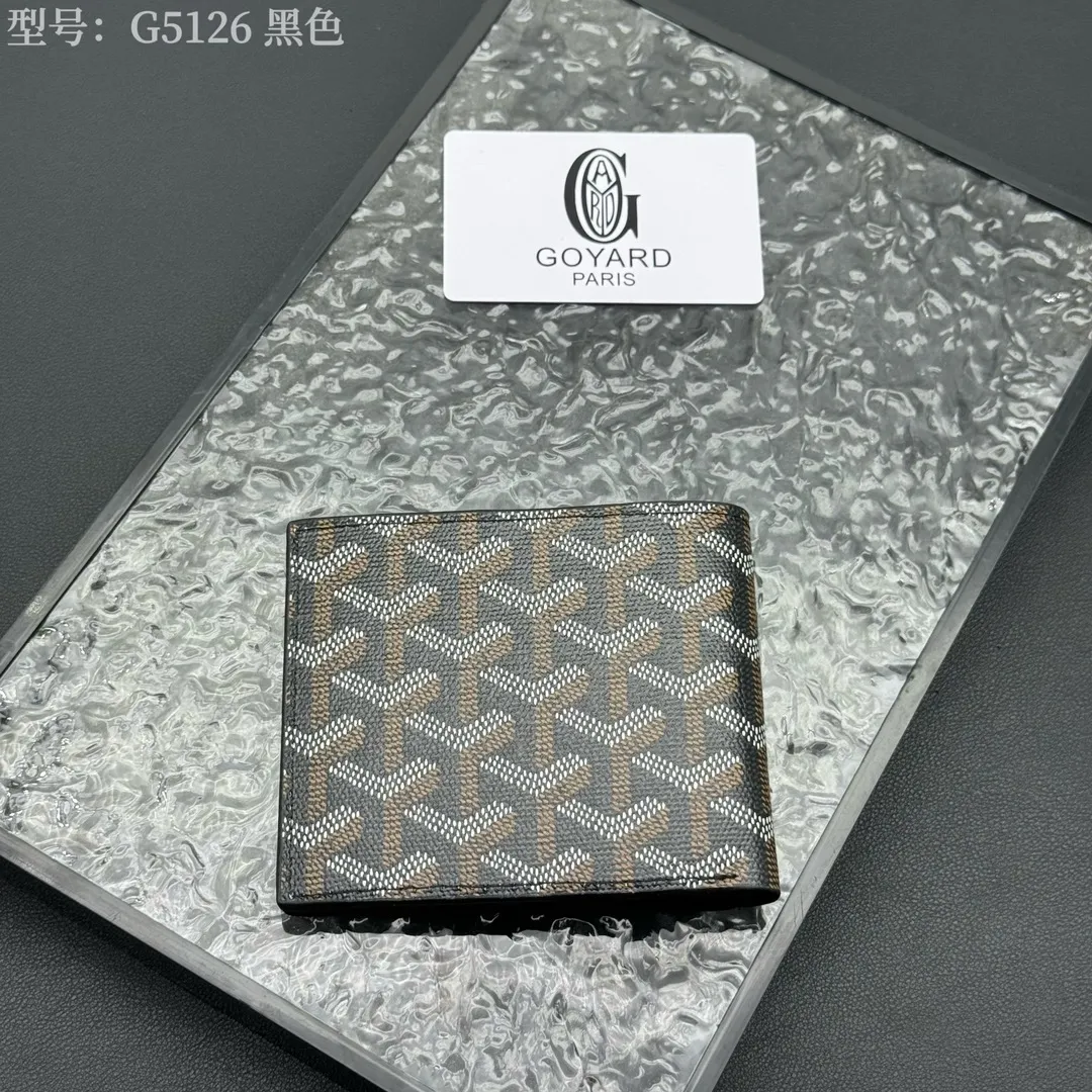 💰110 💎Upgraded original version 𝐠𝐨𝐲𝐚𝐫𝐝 Hot style ❤️Goyard short wallet, Goyard 8-slot card slot wallet, the texture is perfect and can hold about 8-10 cards, it can hold cash, it is thin and does not stand up, it is classic, practical and attractive! If you want to create a short clip with a feeling that is different from others and has a deep taste, it must be him! size: 11*9 (cm) model: G5126
