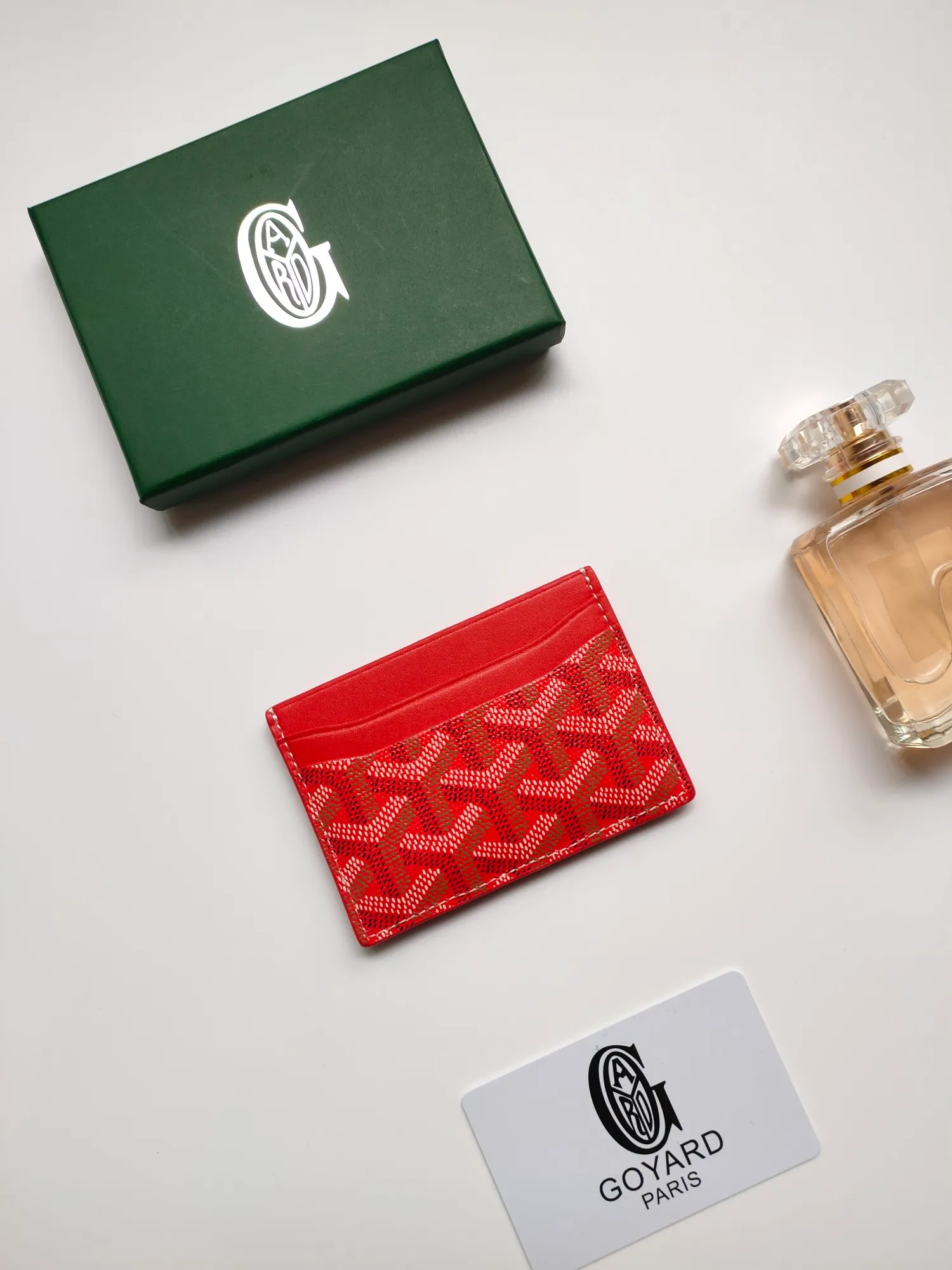 ￥90💰GOYARD Goya Classic👍🏻Saint-Sulpice card holder has a small and compact design, and its central pocket can store cards, documents or folded banknotes. The compact design fits nicely in a jacket or pants pocket. Style number: 9636 Size: 7 x10.5 cm