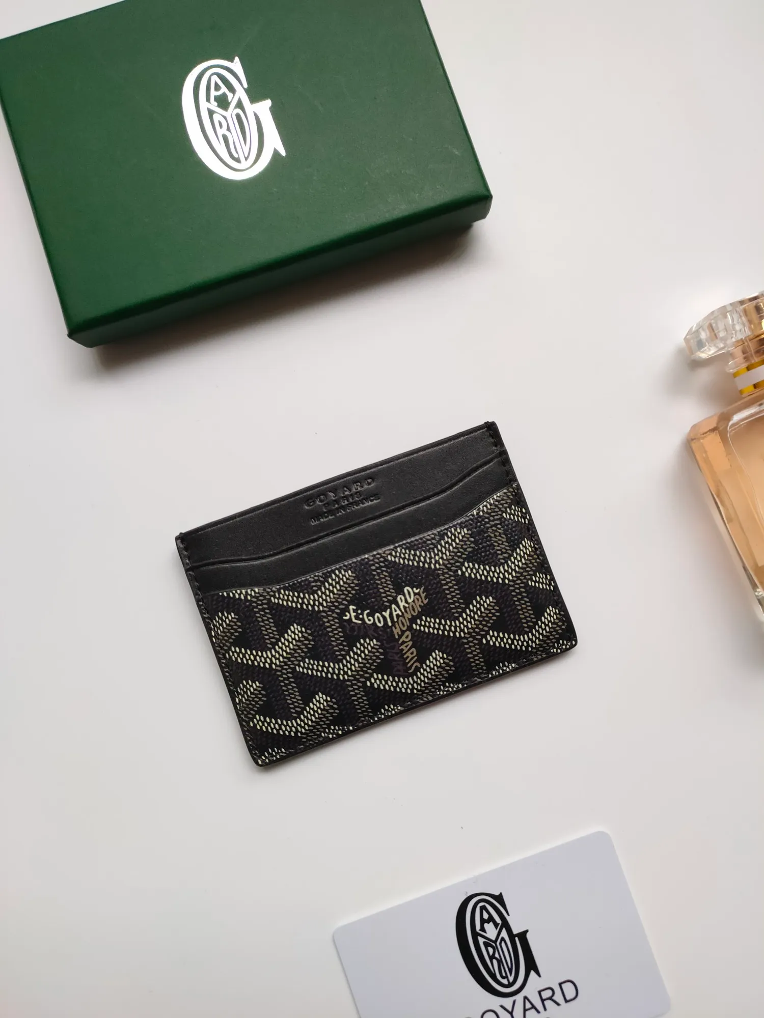 ￥90💰GOYARD Goya Classic👍🏻Saint-Sulpice card holder has a small and compact design, and its central pocket can store cards, documents or folded banknotes. The compact design fits nicely in a jacket or pants pocket. Style number: 9636 Size: 7 x10.5 cm