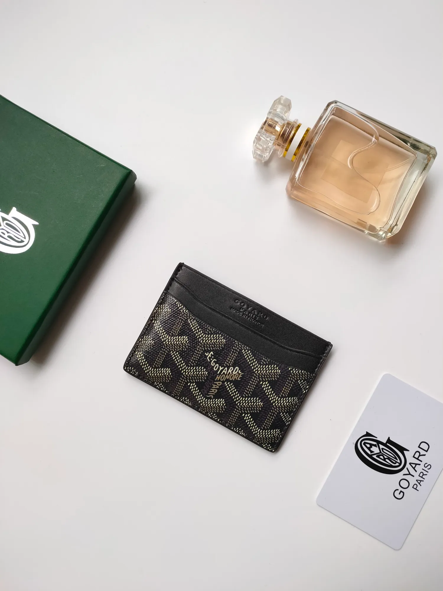 ￥90💰GOYARD Goya Classic👍🏻Saint-Sulpice card holder has a small and compact design, and its central pocket can store cards, documents or folded banknotes. The compact design fits nicely in a jacket or pants pocket. Style number: 9636 Size: 7 x10.5 cm