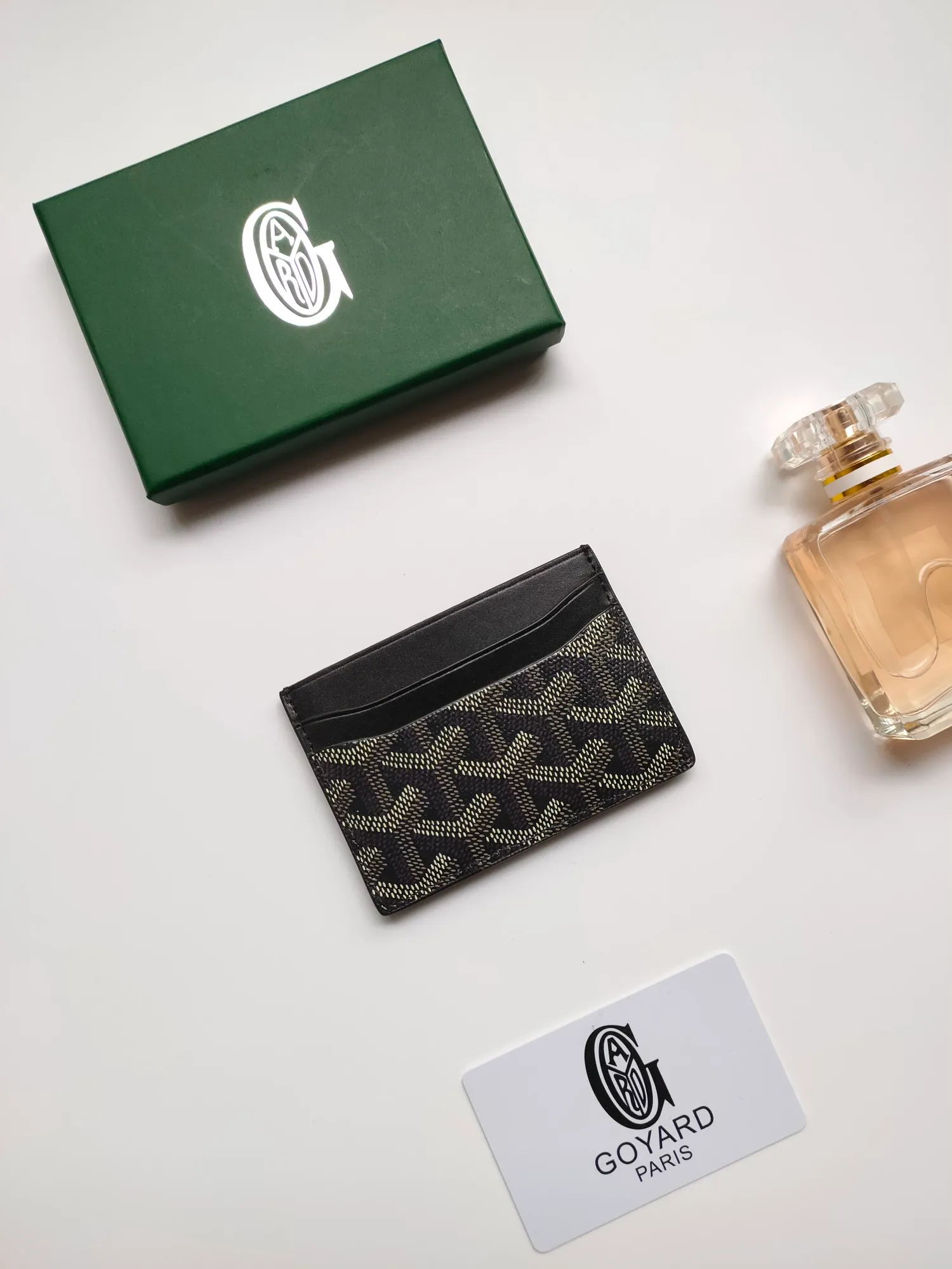 ￥90💰GOYARD Goya Classic👍🏻Saint-Sulpice card holder has a small and compact design, and its central pocket can store cards, documents or folded banknotes. The compact design fits nicely in a jacket or pants pocket. Style number: 9636 Size: 7 x10.5 cm